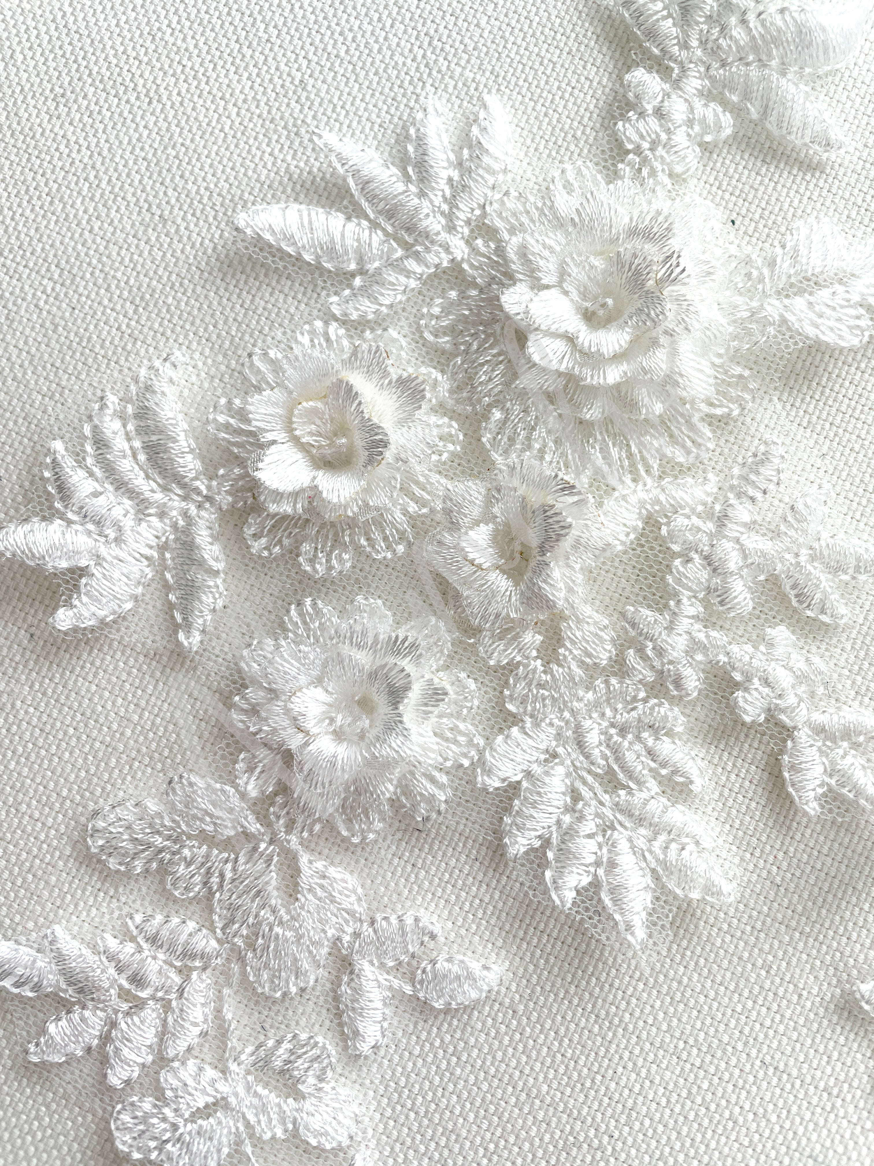 LA-033: 3D floral lace applique pair: Off White