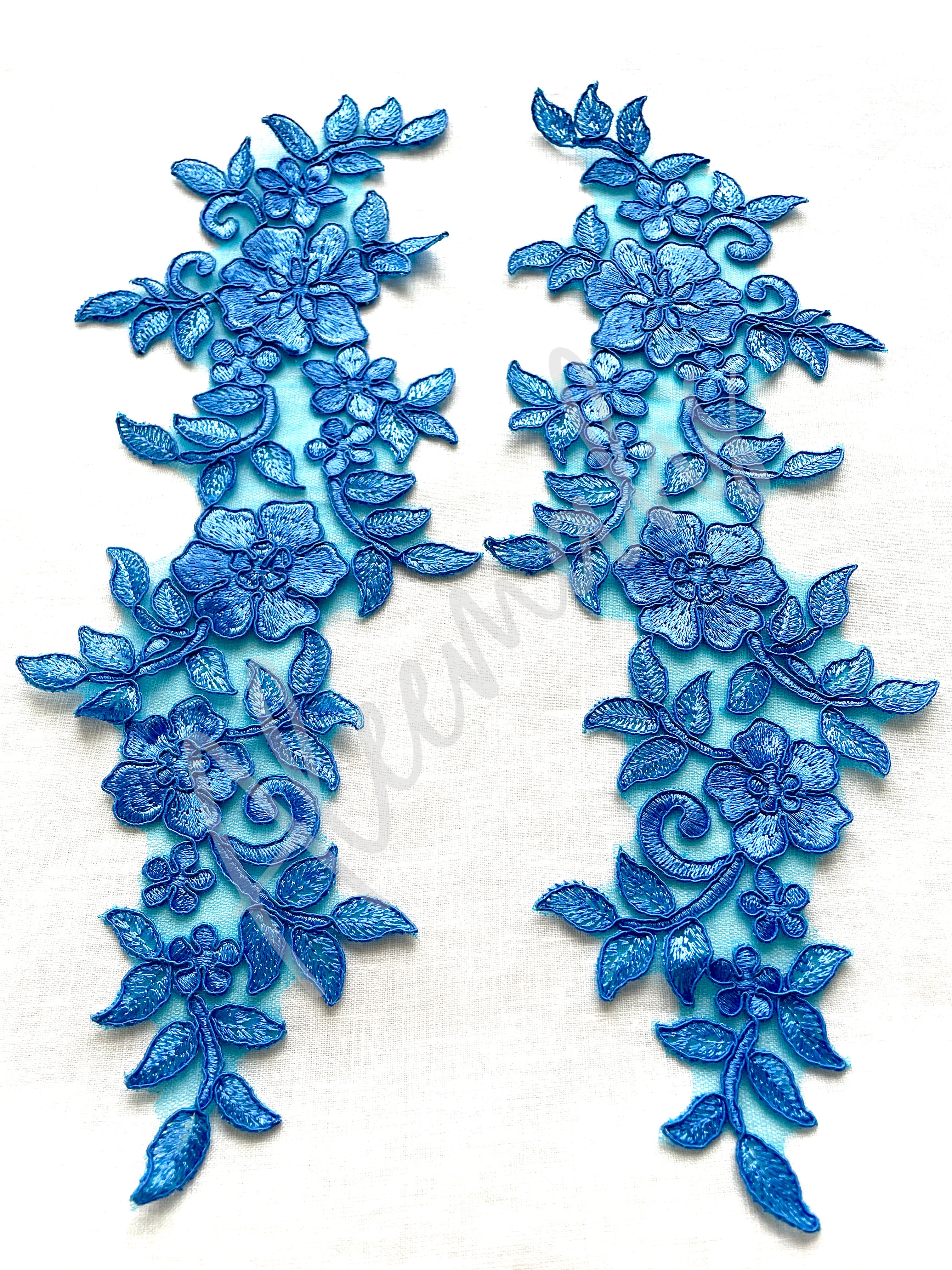LA-025: Blue lace pair