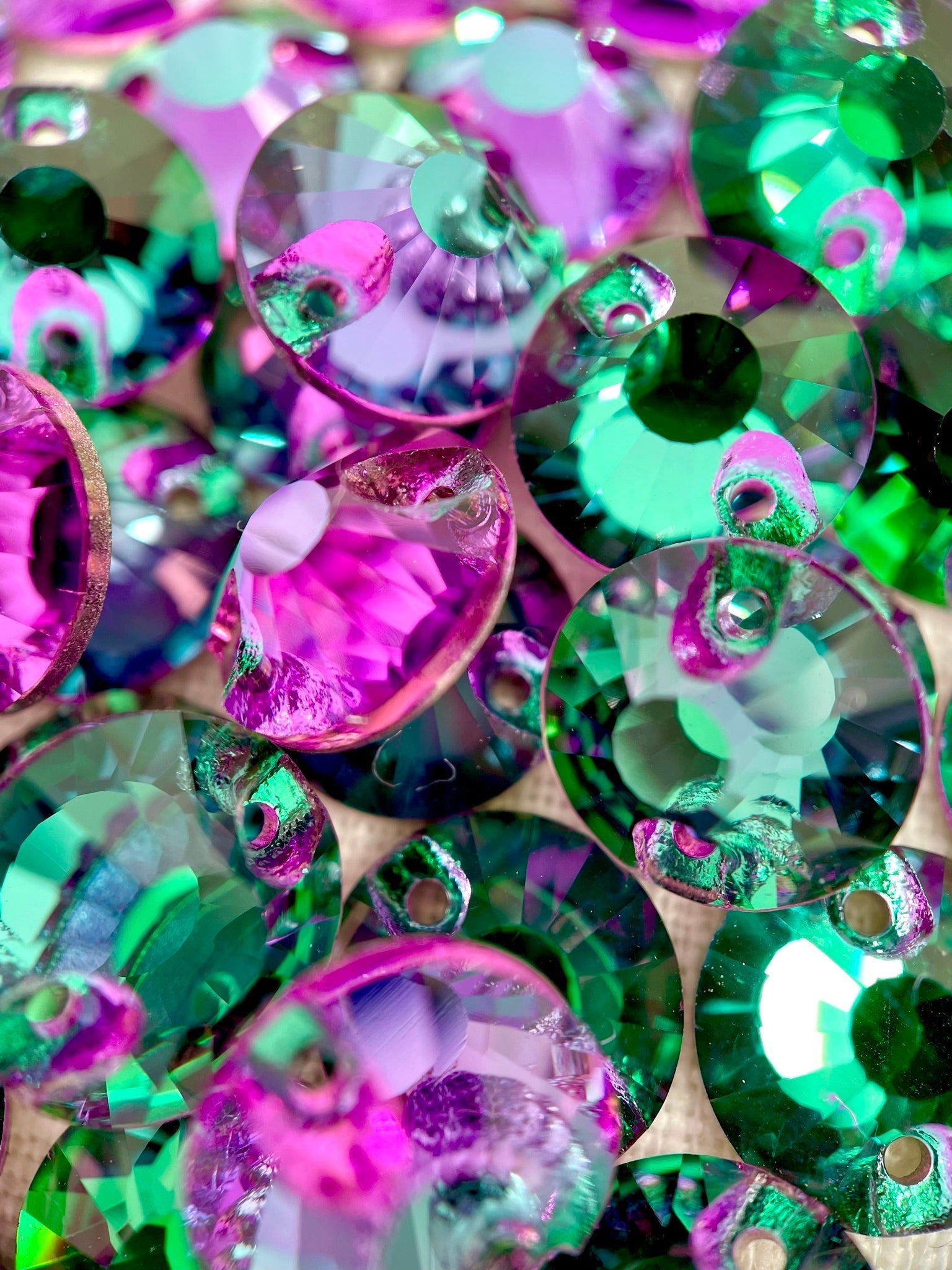 Emerald with Magenta Round 10mm Glass Jewel