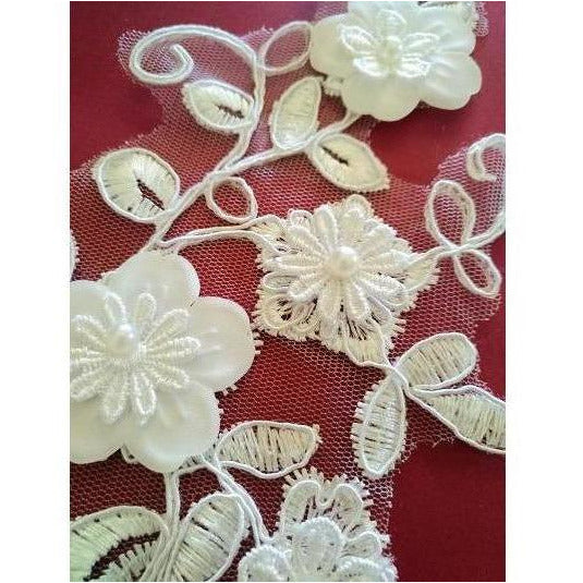 la-066-3d-white-lace-applique-pair