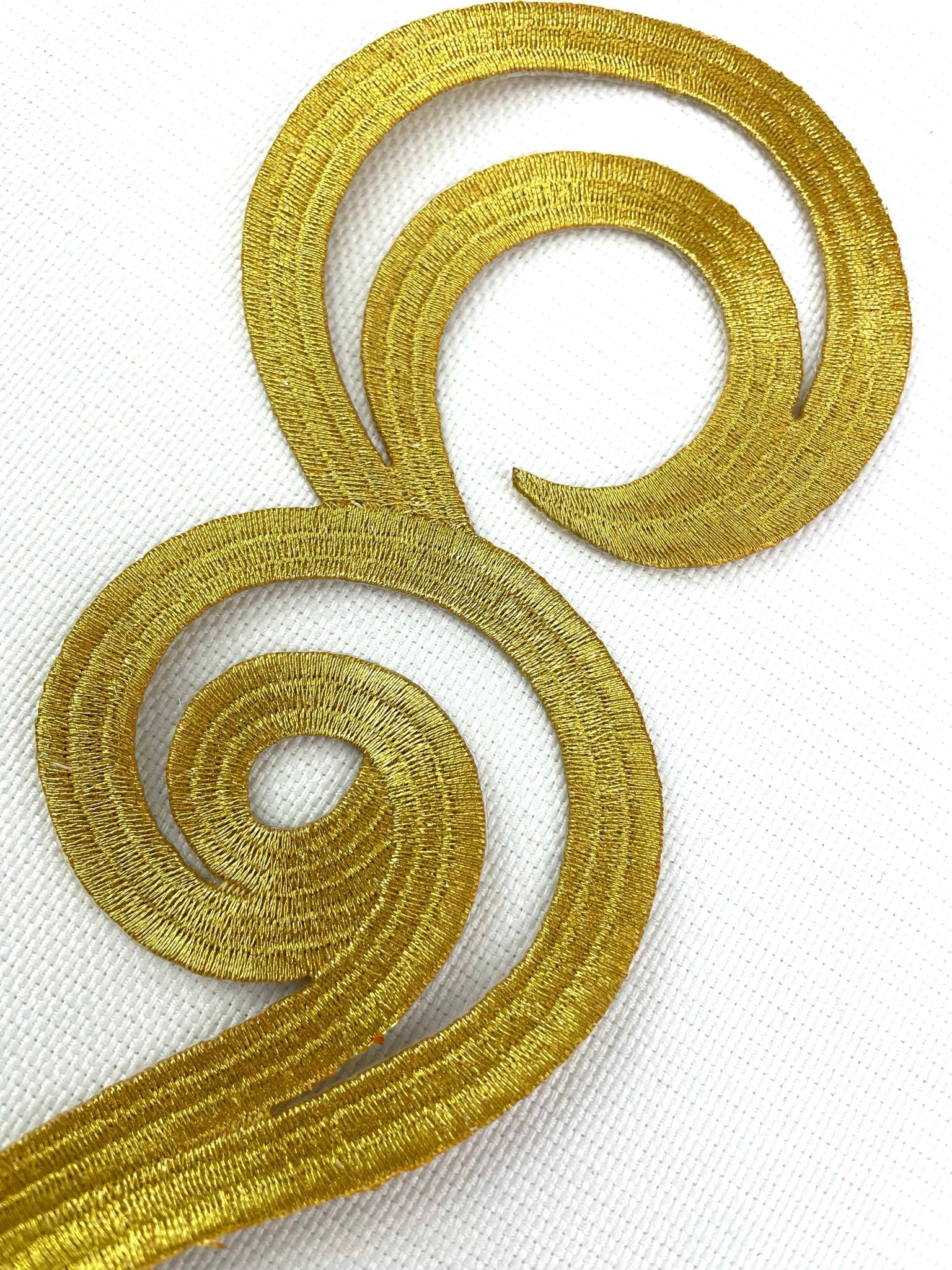 EMB - 038: Large swirl pair, gold. - Aleemahs