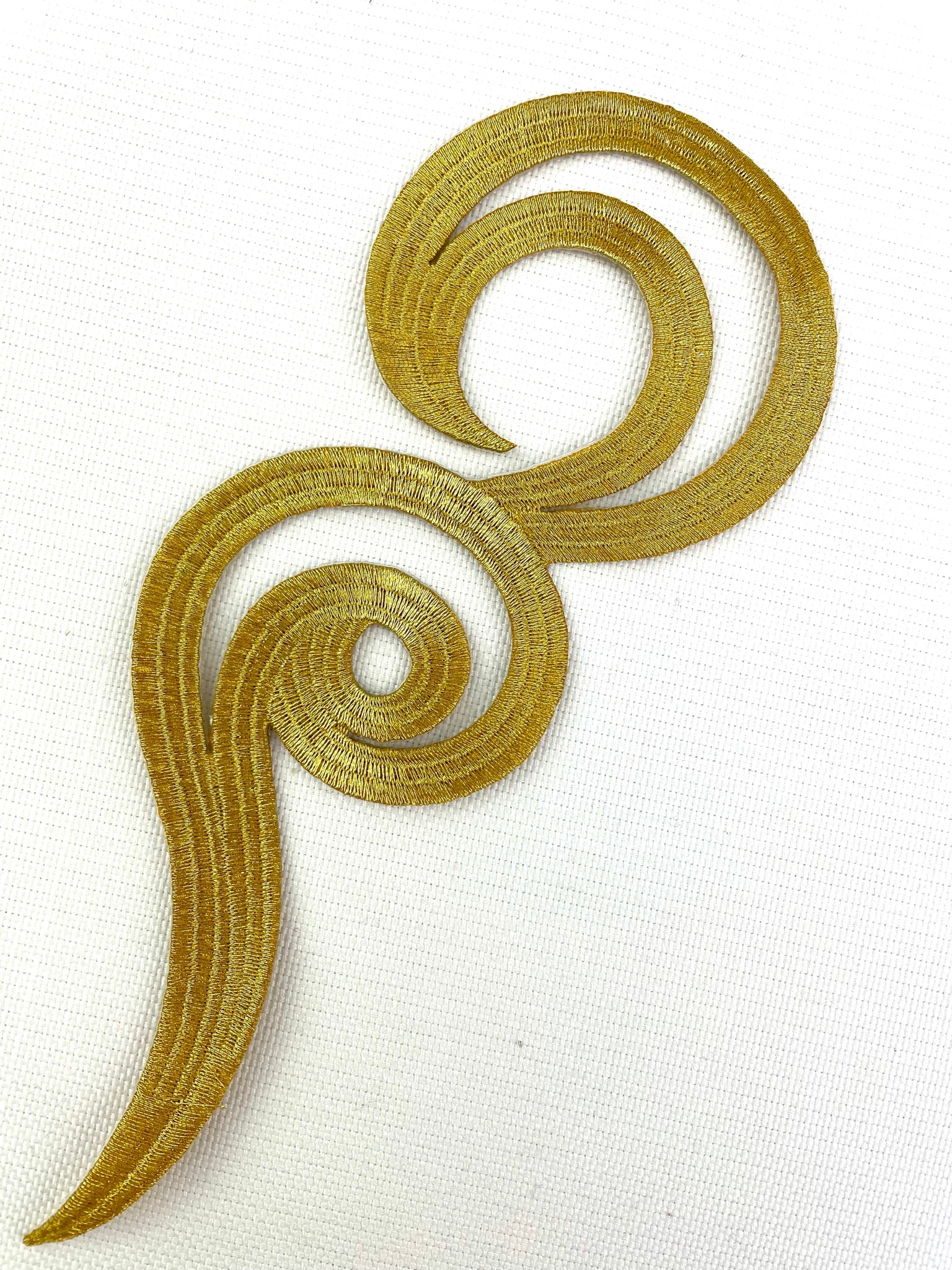 EMB - 038: Large swirl pair, gold. - Aleemahs