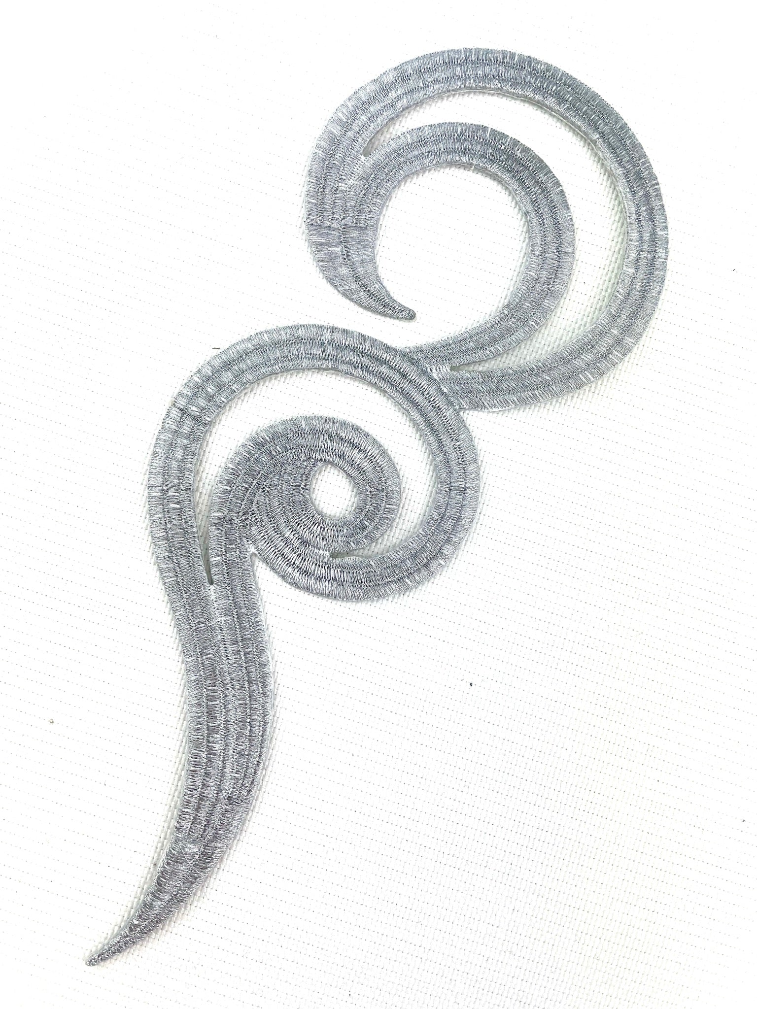 EMB - 038: Large swirl pair, silver. - Aleemahs