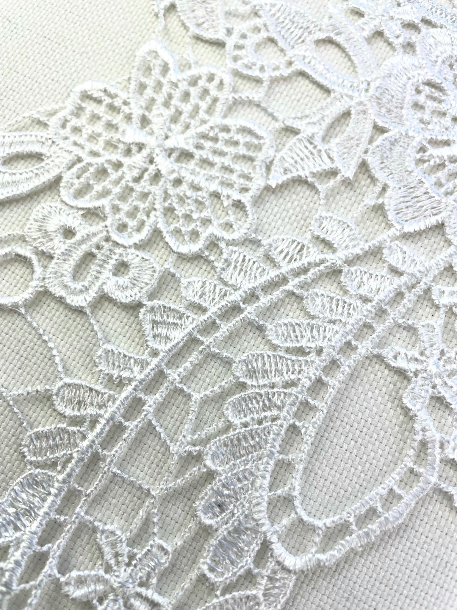 LA - 007 - White lace Pair - Aleemahs