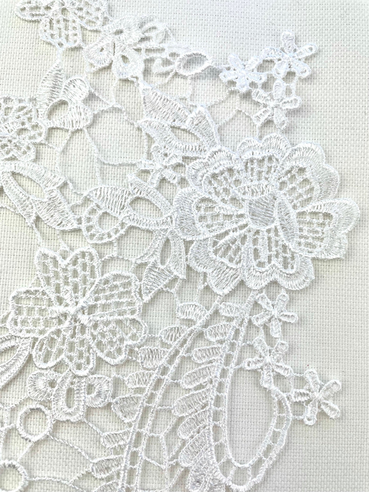 LA - 007 - White lace Pair - Aleemahs