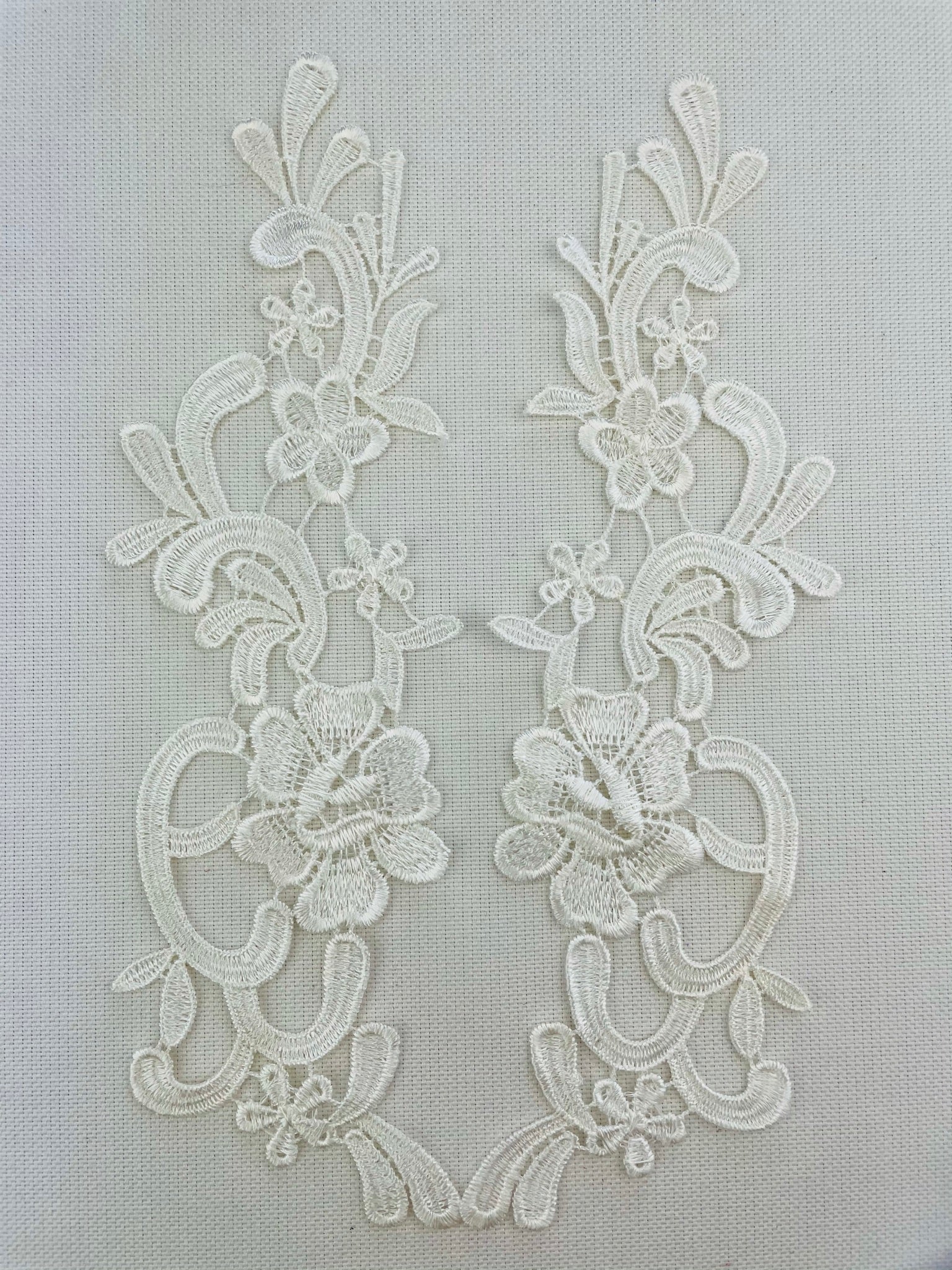 LA - 013 - Ivory lace Pair - Aleemahs
