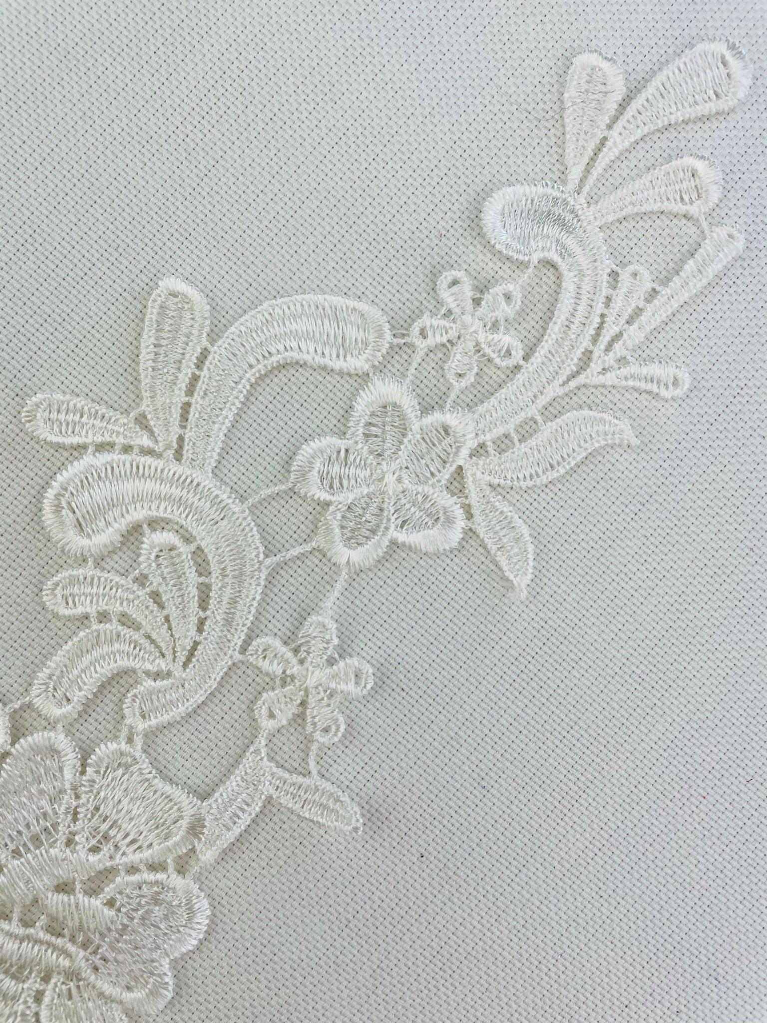 LA - 013 - Ivory lace Pair - Aleemahs