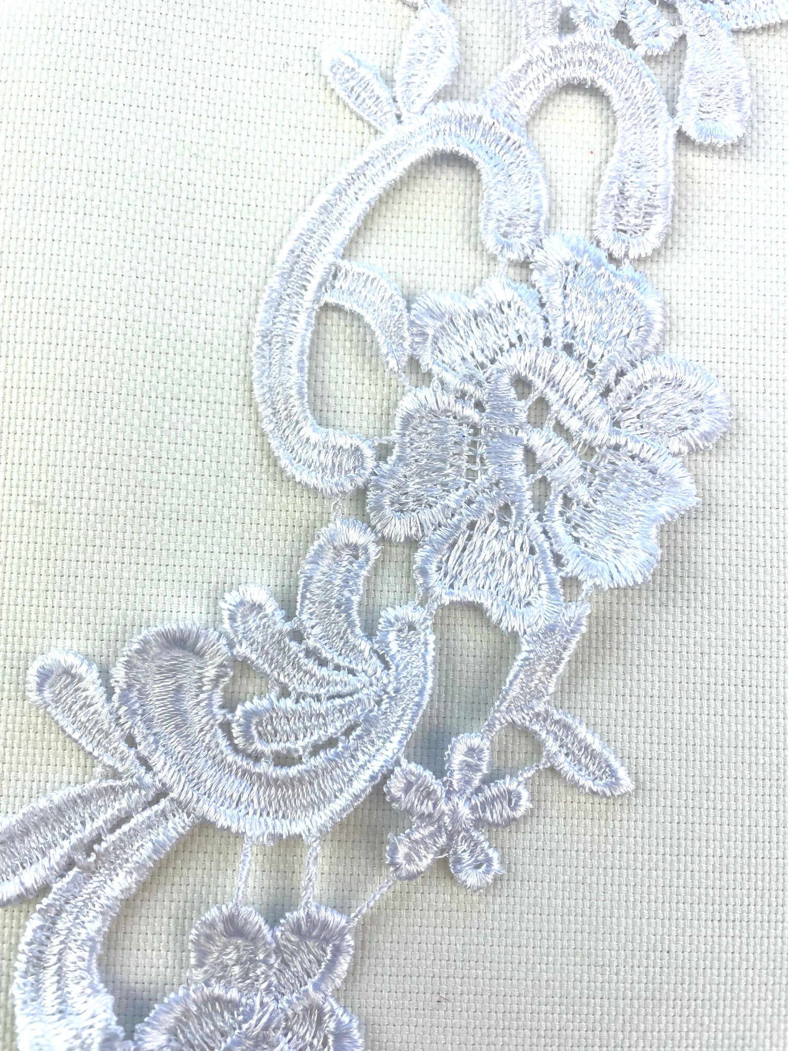 LA - 013 - White lace Pair - Aleemahs