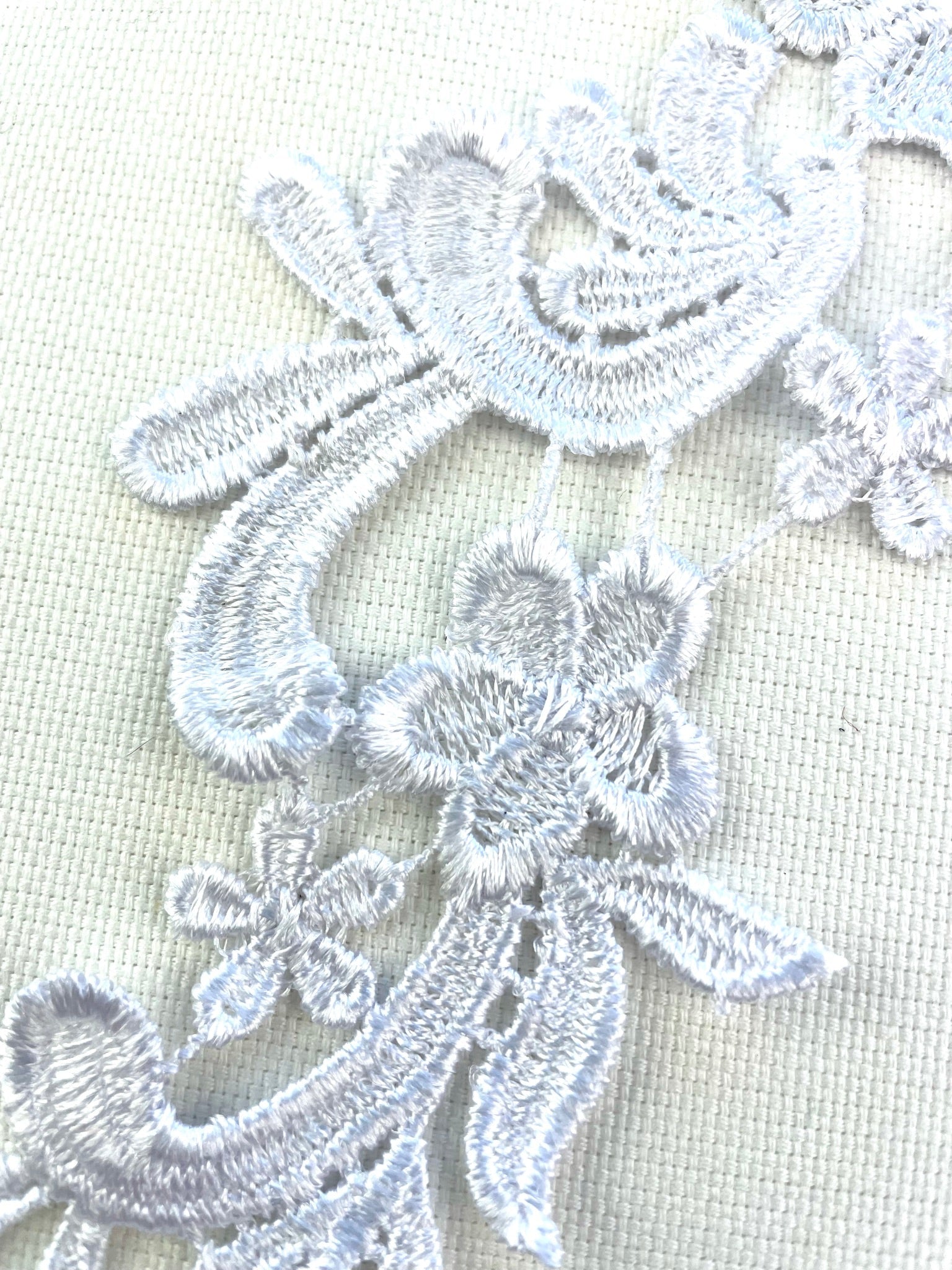 LA - 013 - White lace Pair - Aleemahs