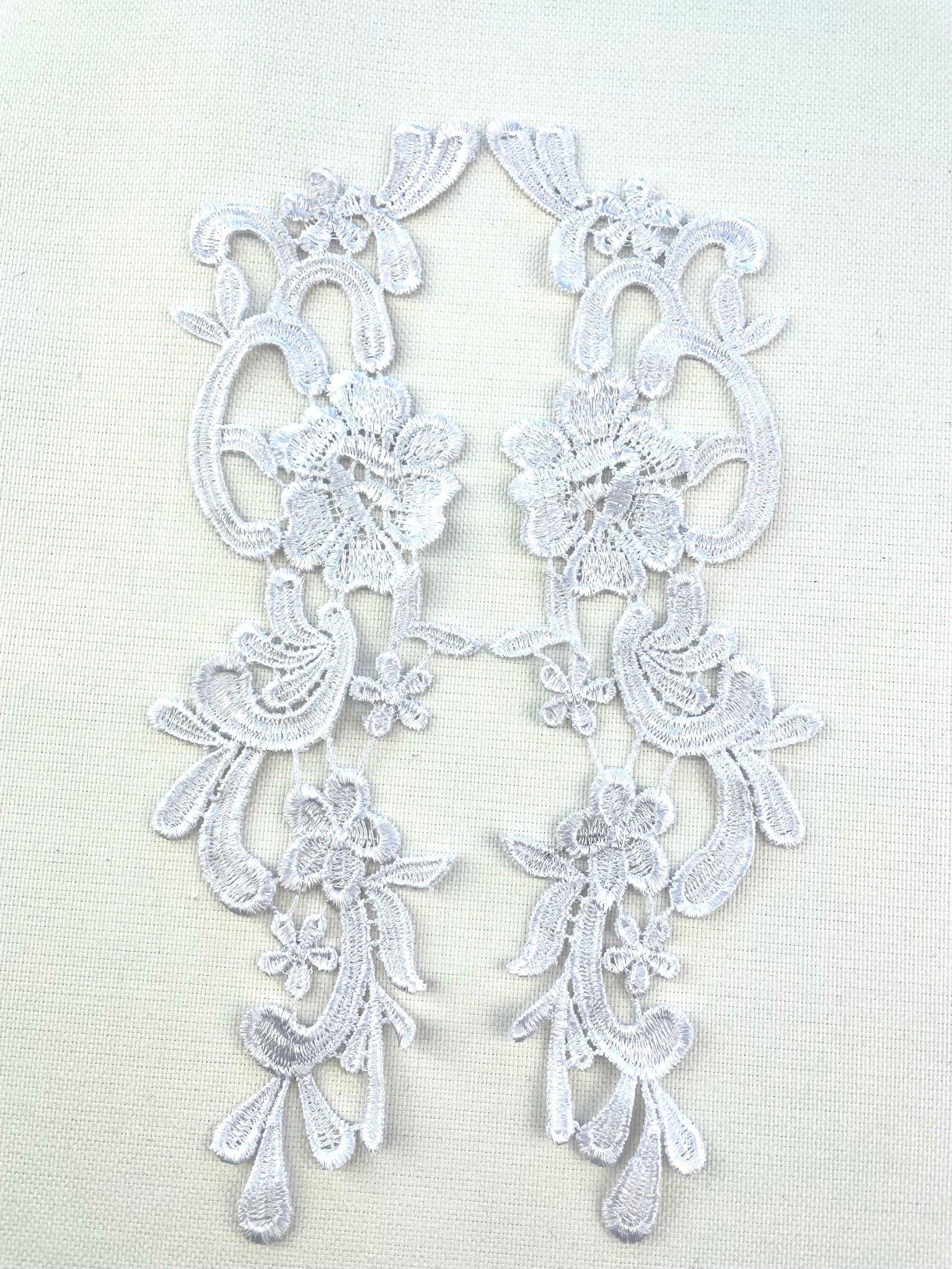 LA - 013 - White lace Pair - Aleemahs
