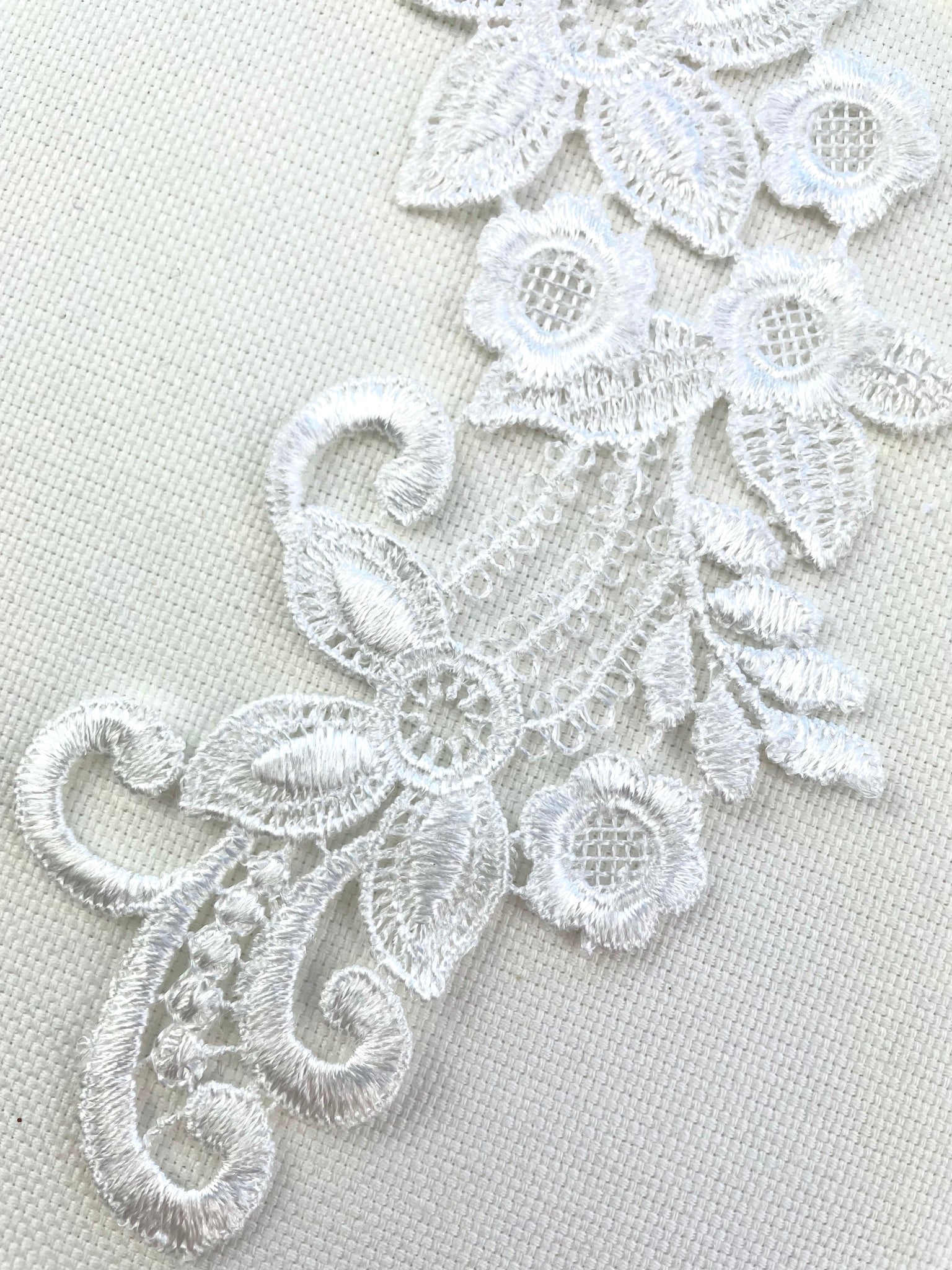 LA - 014 - Off White lace Pair - Aleemahs