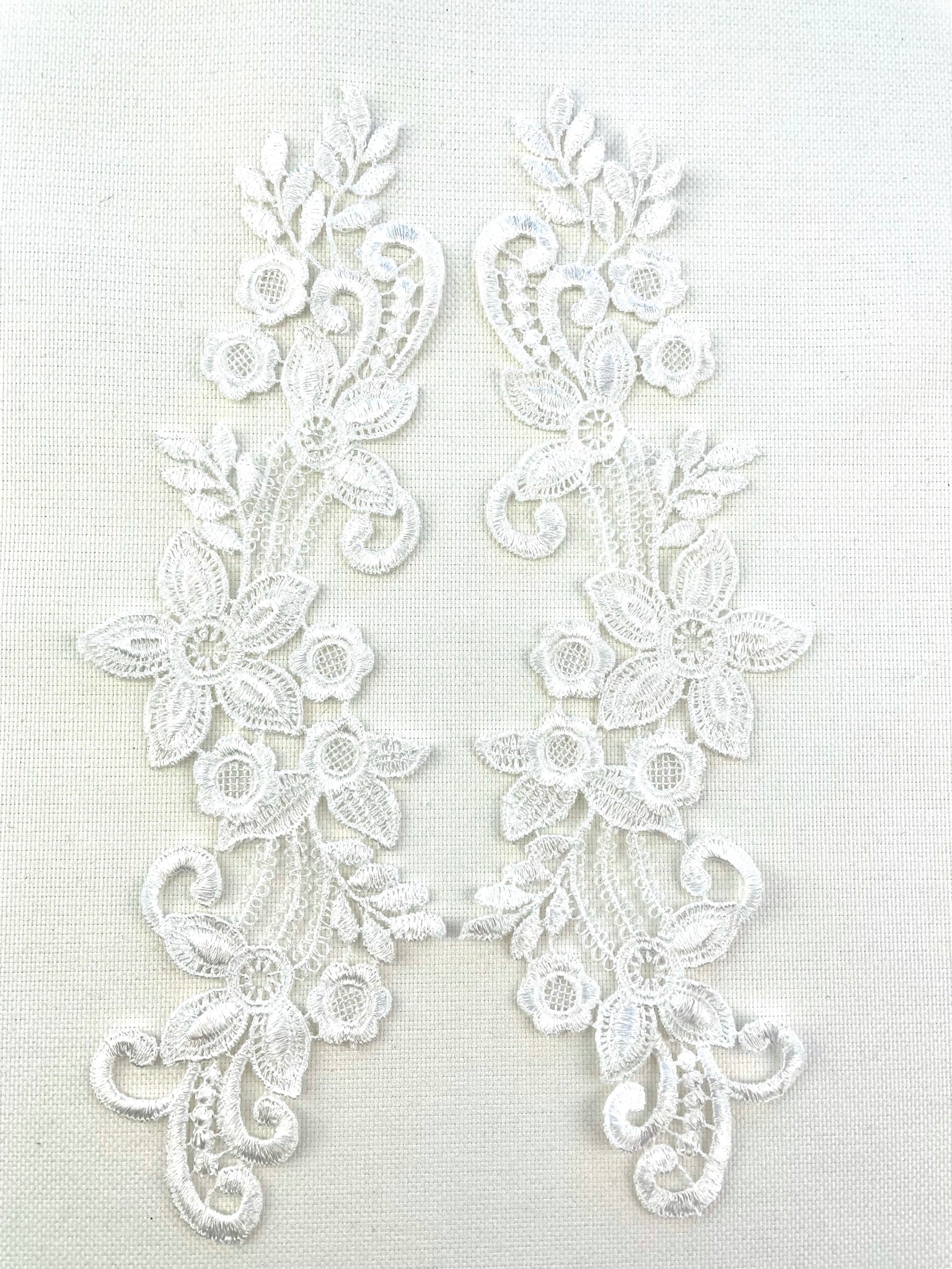LA - 014 - Off White lace Pair - Aleemahs