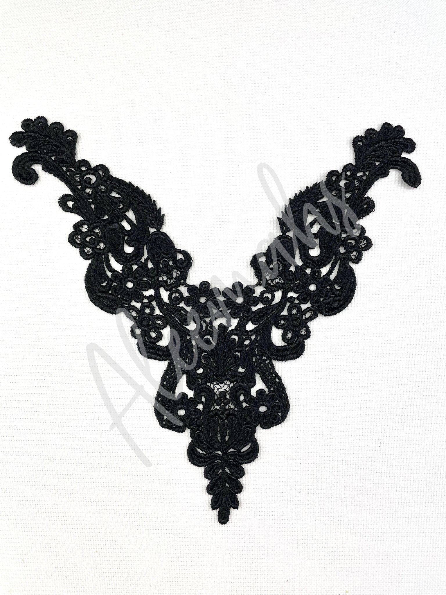 LA - 019: Black neckline - Aleemahs