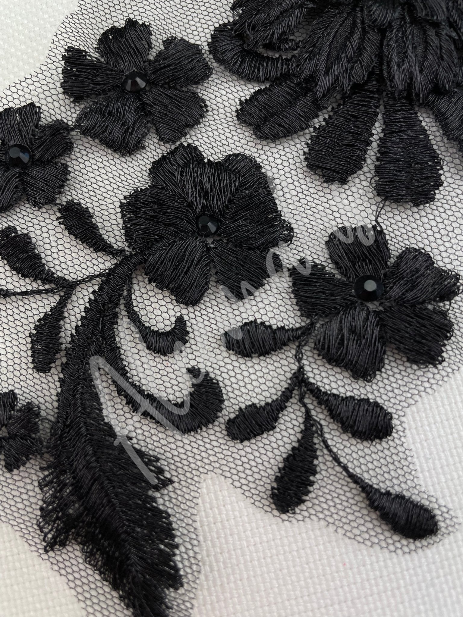 LA - 034: Black flower spray - Aleemahs