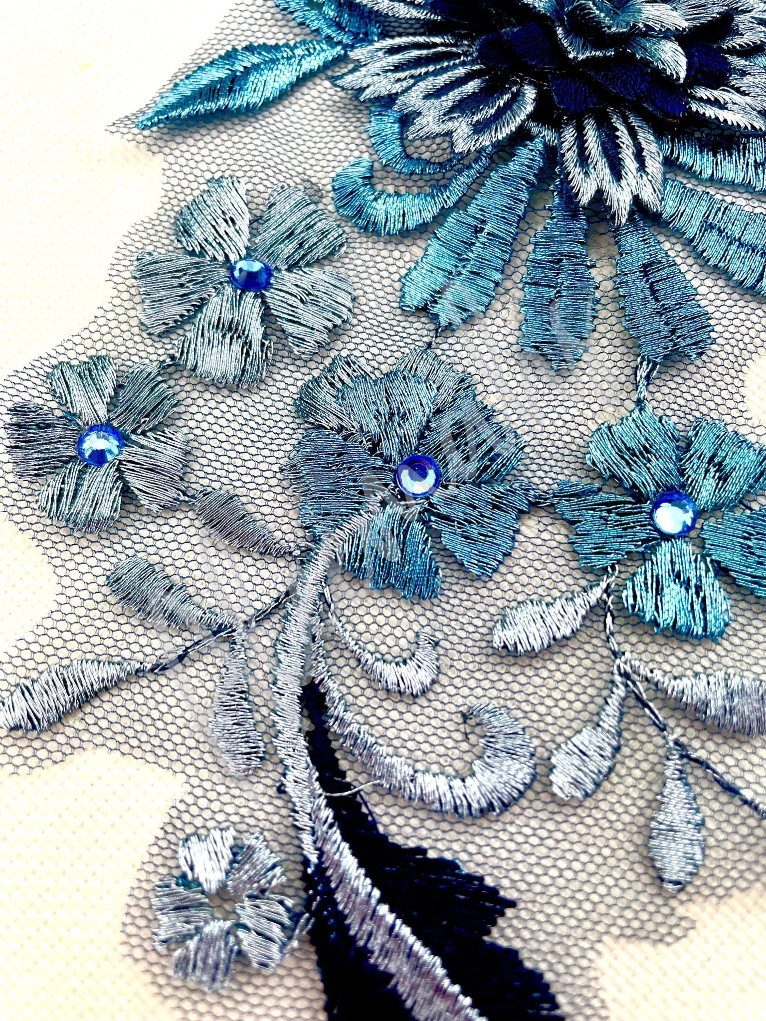 LA - 034: Navy flower spray - Aleemahs