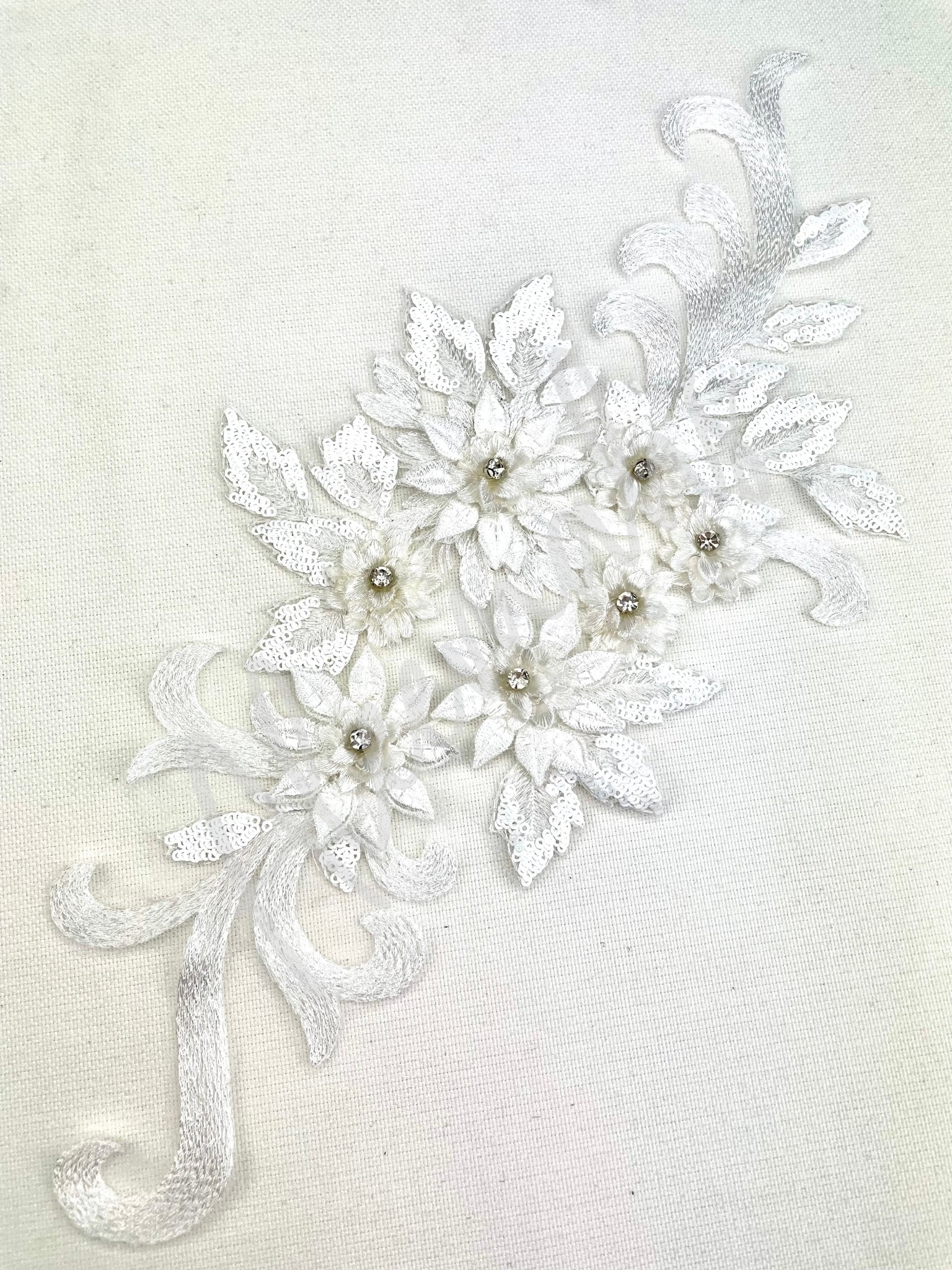 LA - 035: Large 3D applique with sequins: White - Aleemahs