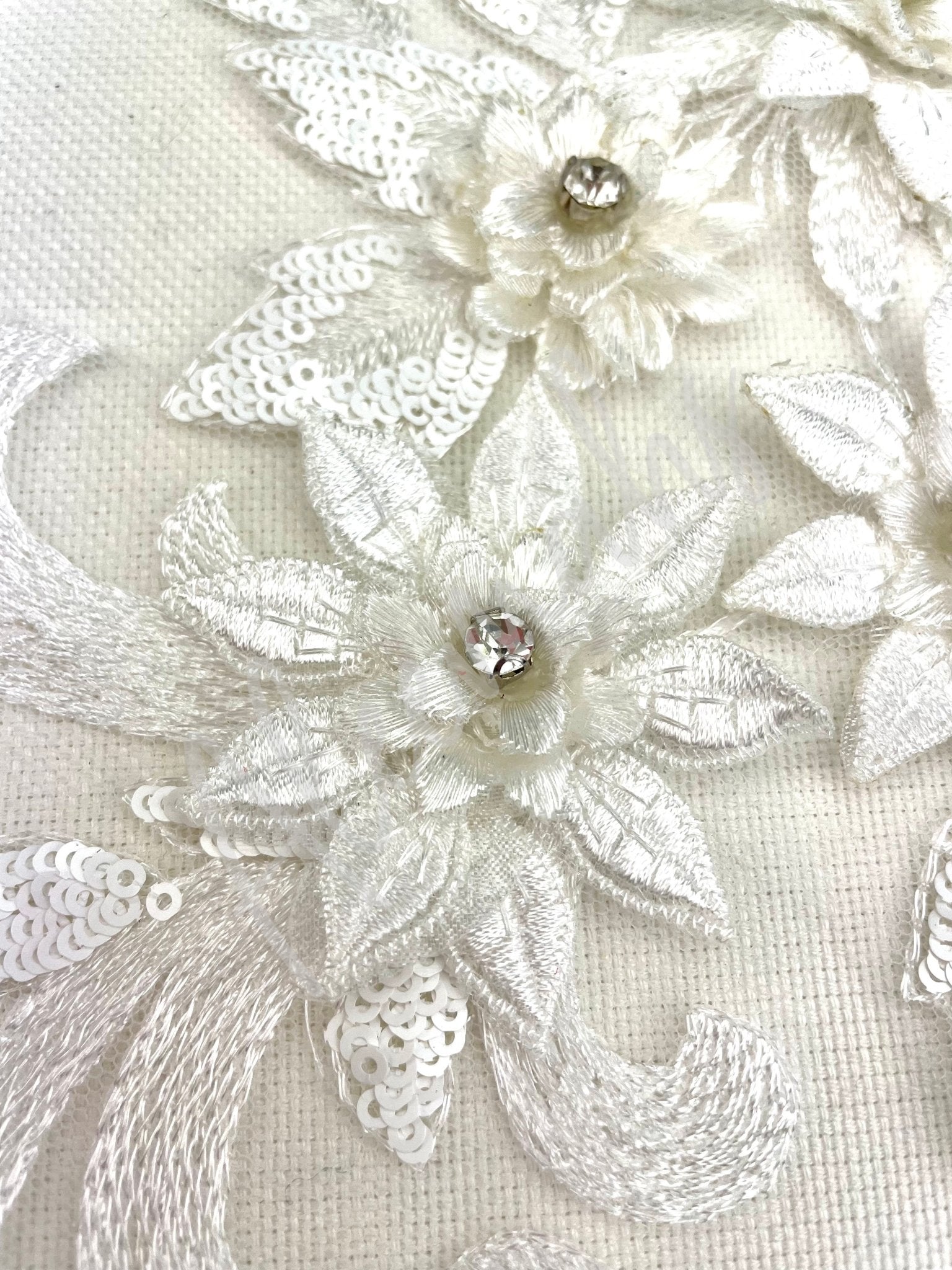 LA - 035: Large 3D applique with sequins: White - Aleemahs