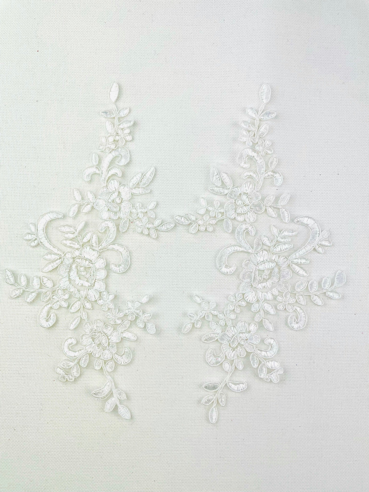 LA - 040: Off White lace pair - Aleemahs