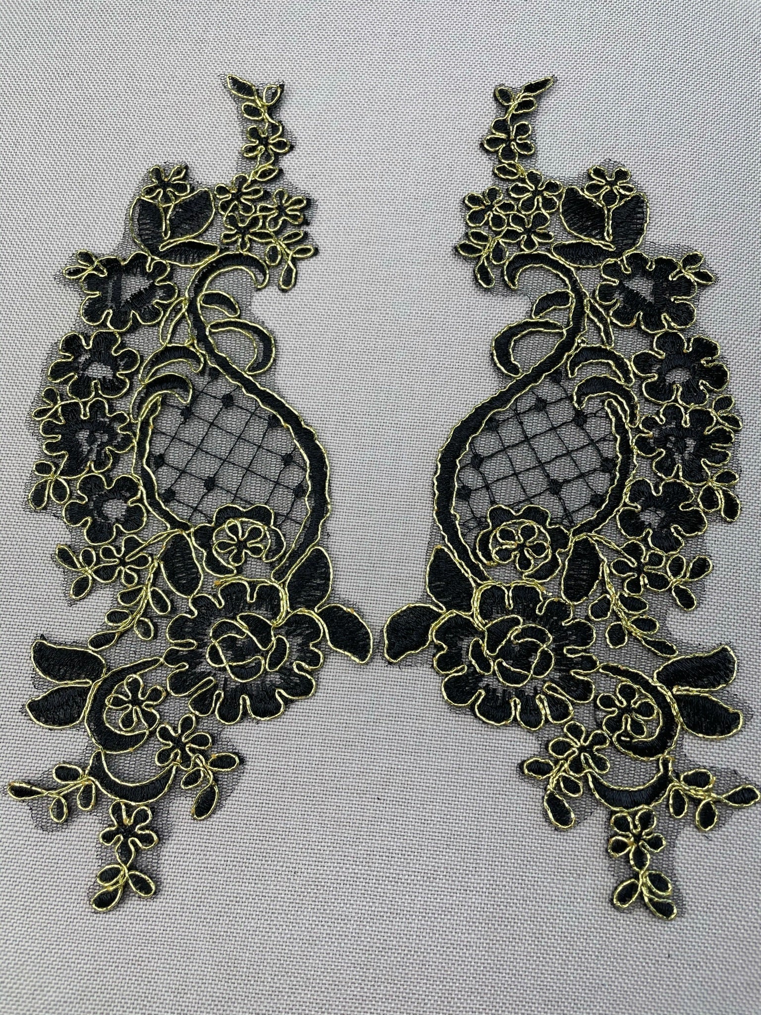 LA - 051: Black with gold edge lace pair - Aleemahs