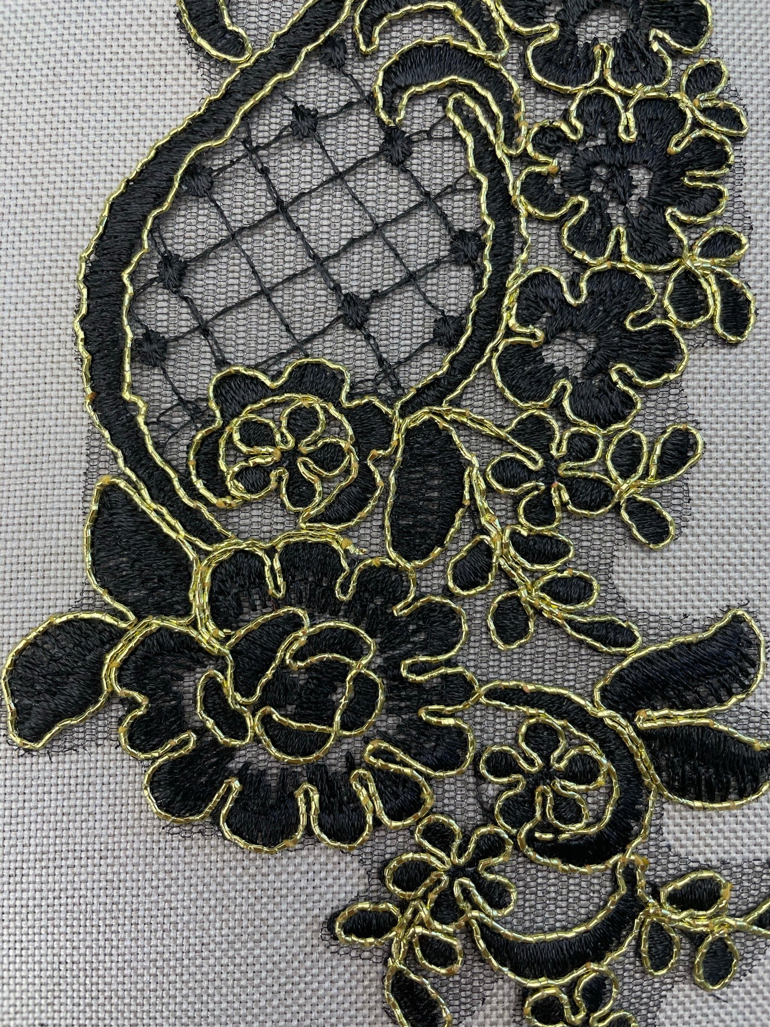 LA - 051: Black with gold edge lace pair - Aleemahs