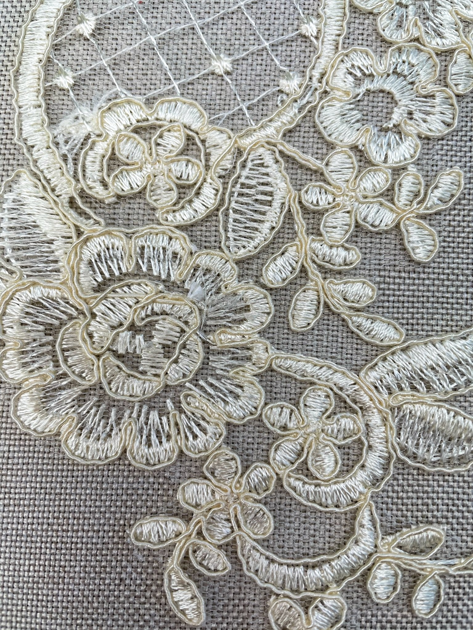 LA - 051: Champagne lace pair - Aleemahs