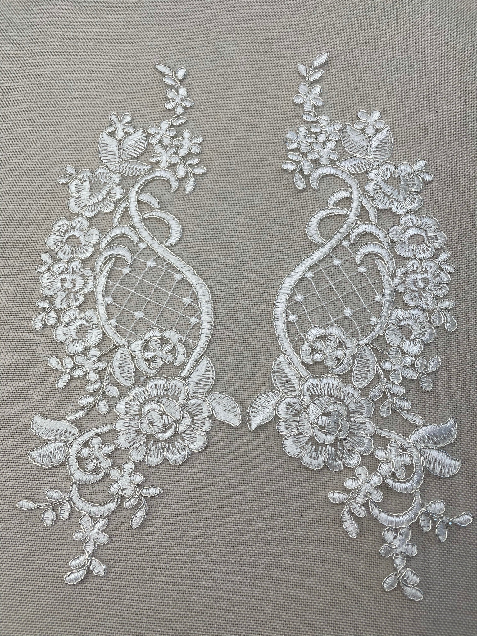 LA - 051: Ivory with silver edge lace pair - Aleemahs