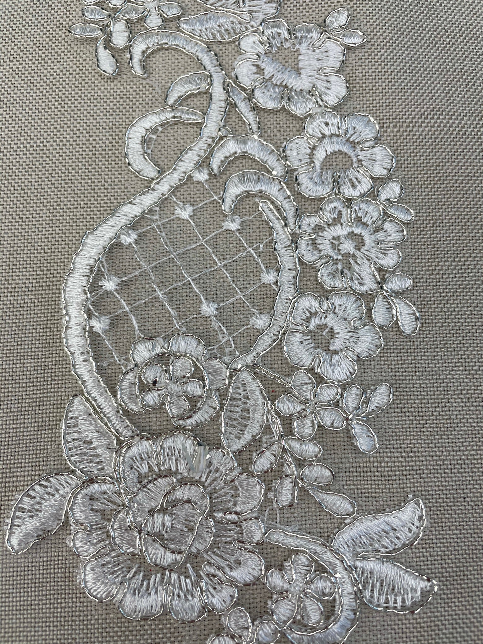 LA - 051: Ivory with silver edge lace pair - Aleemahs