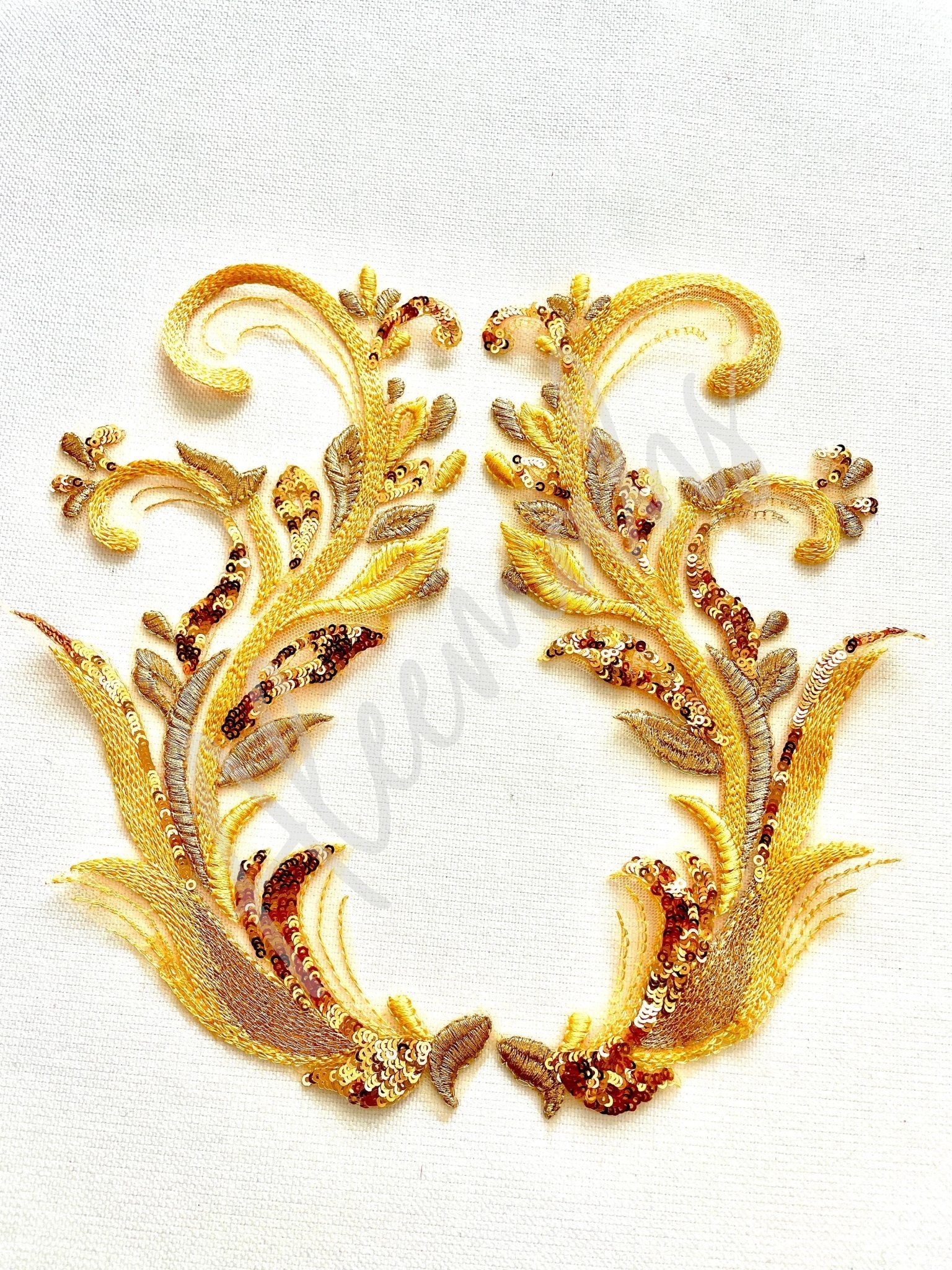 LA - 052: Golden lace pair - Aleemahs
