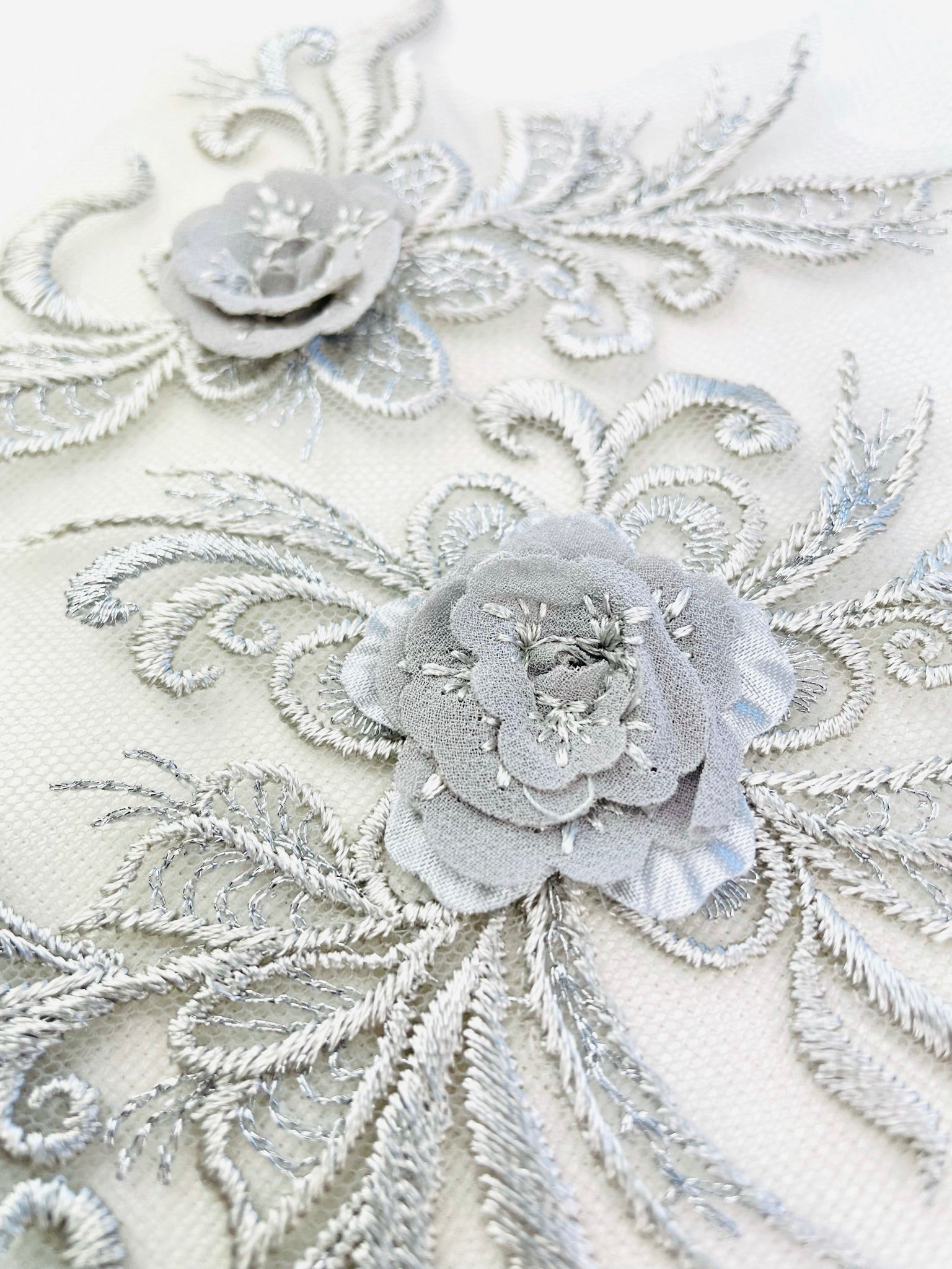 LA - 060: Silver / Grey floral pair - Aleemahs