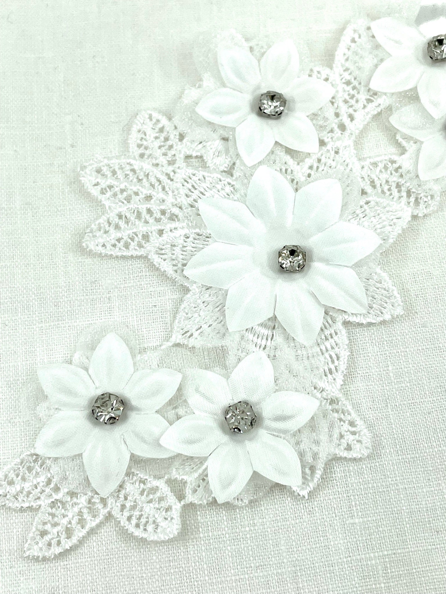 LA - 1011 Off White applique pair - Aleemahs