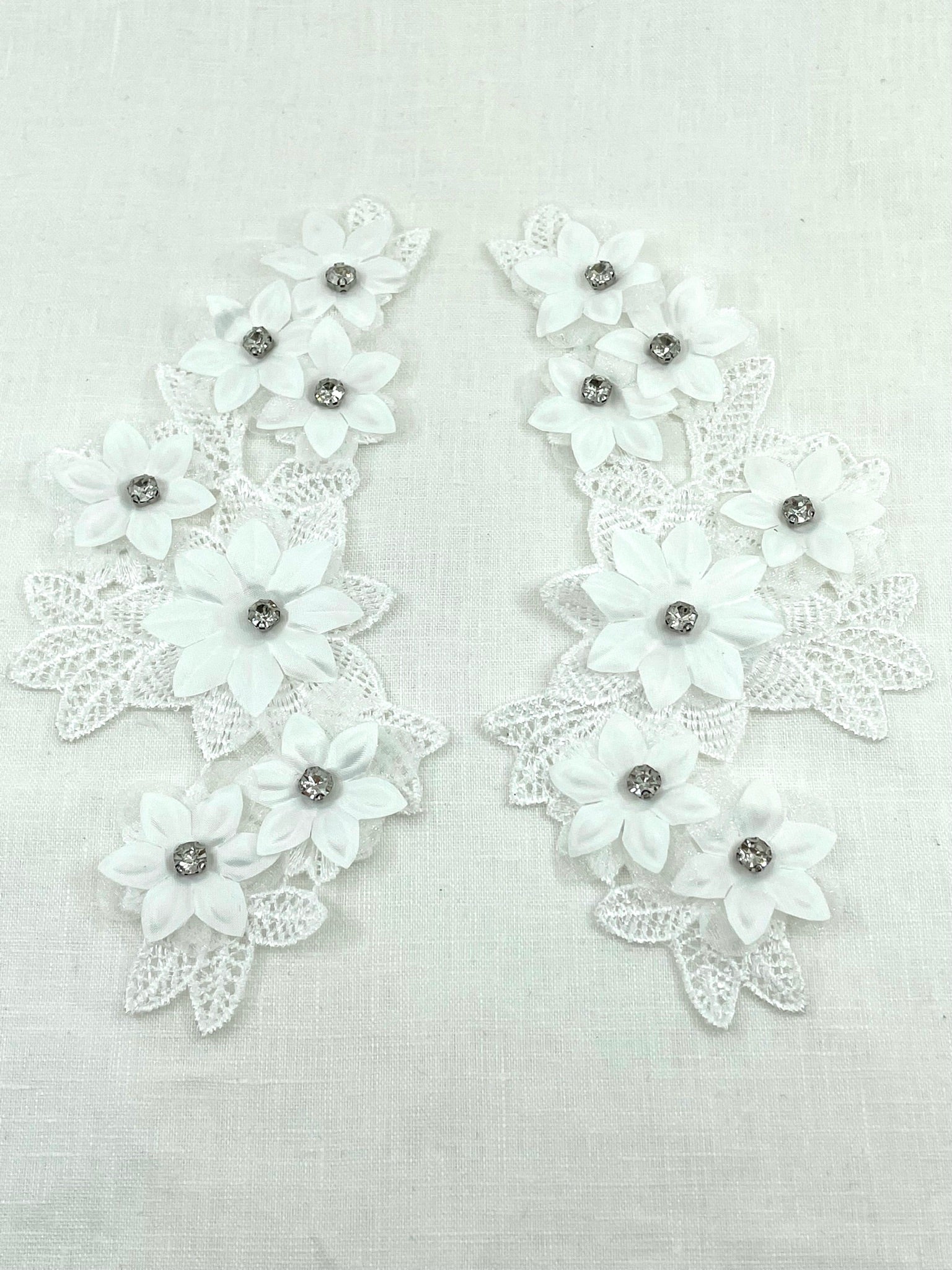 LA - 1011 Off White applique pair - Aleemahs