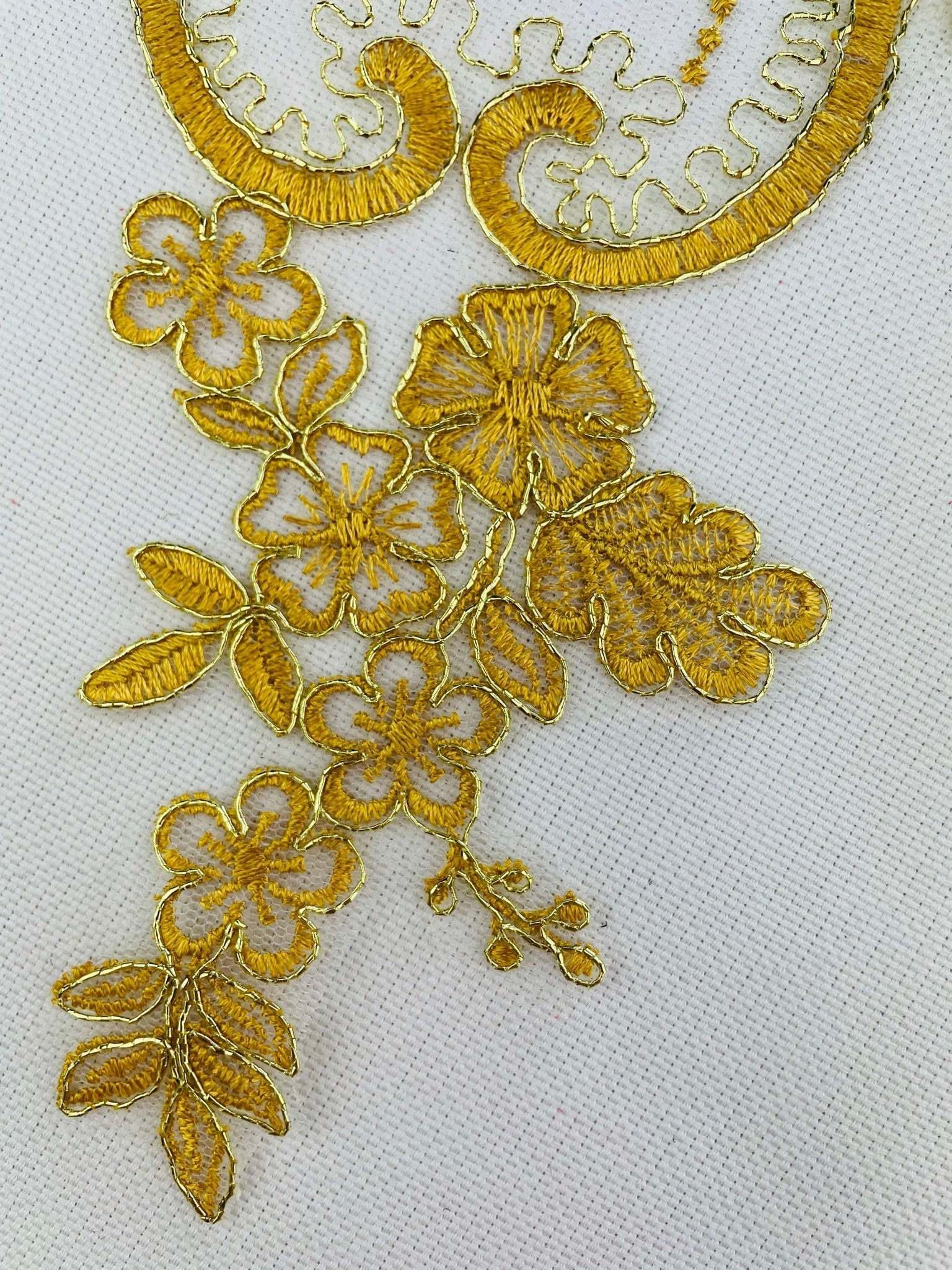 LA - 2109 - Gold lace pair - Aleemahs