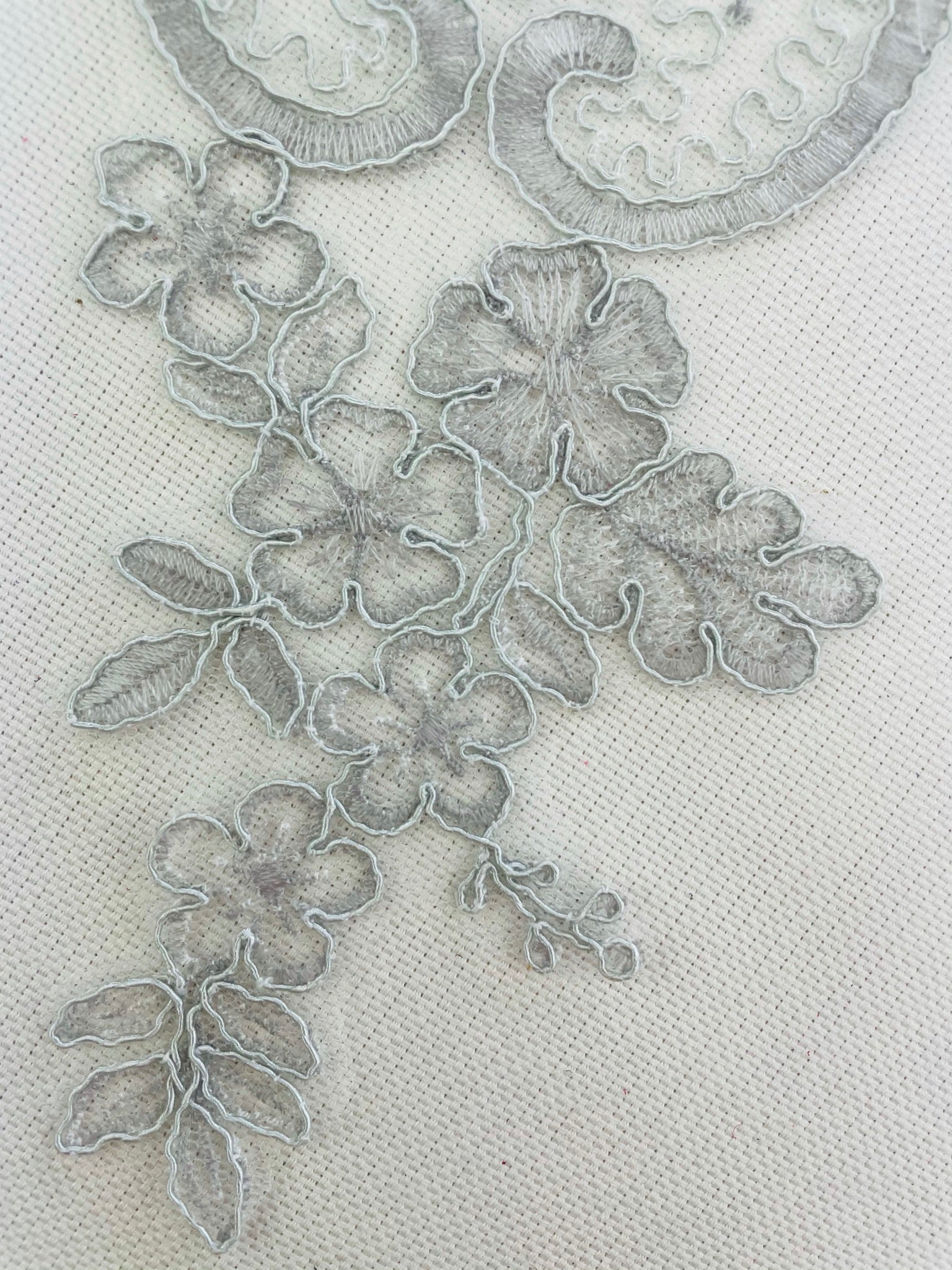 LA - 2109 - Grey lace pair - Aleemahs
