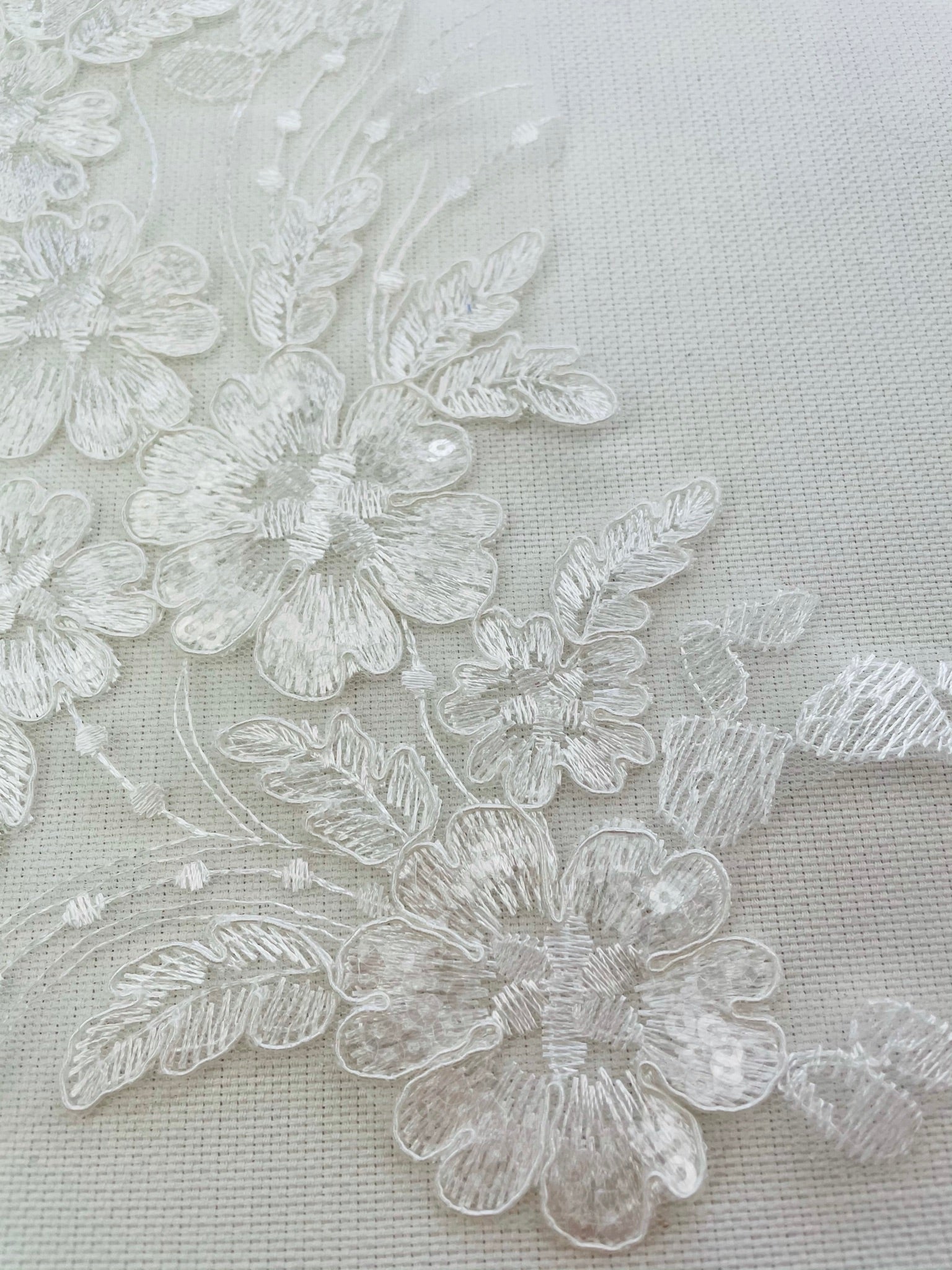 LA - 2110 - Ivory lace Pair - Aleemahs