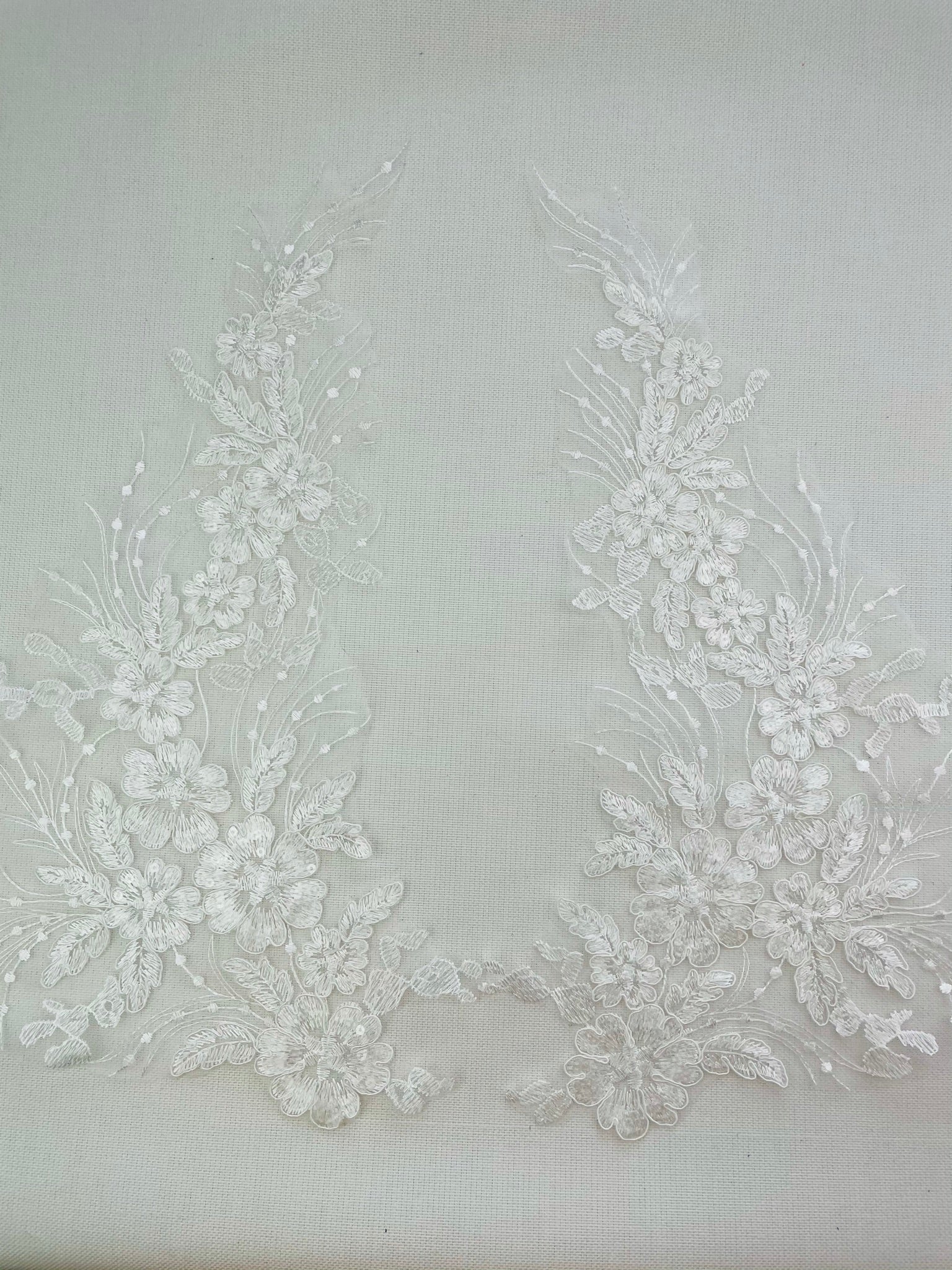 LA - 2110 - Ivory lace Pair - Aleemahs