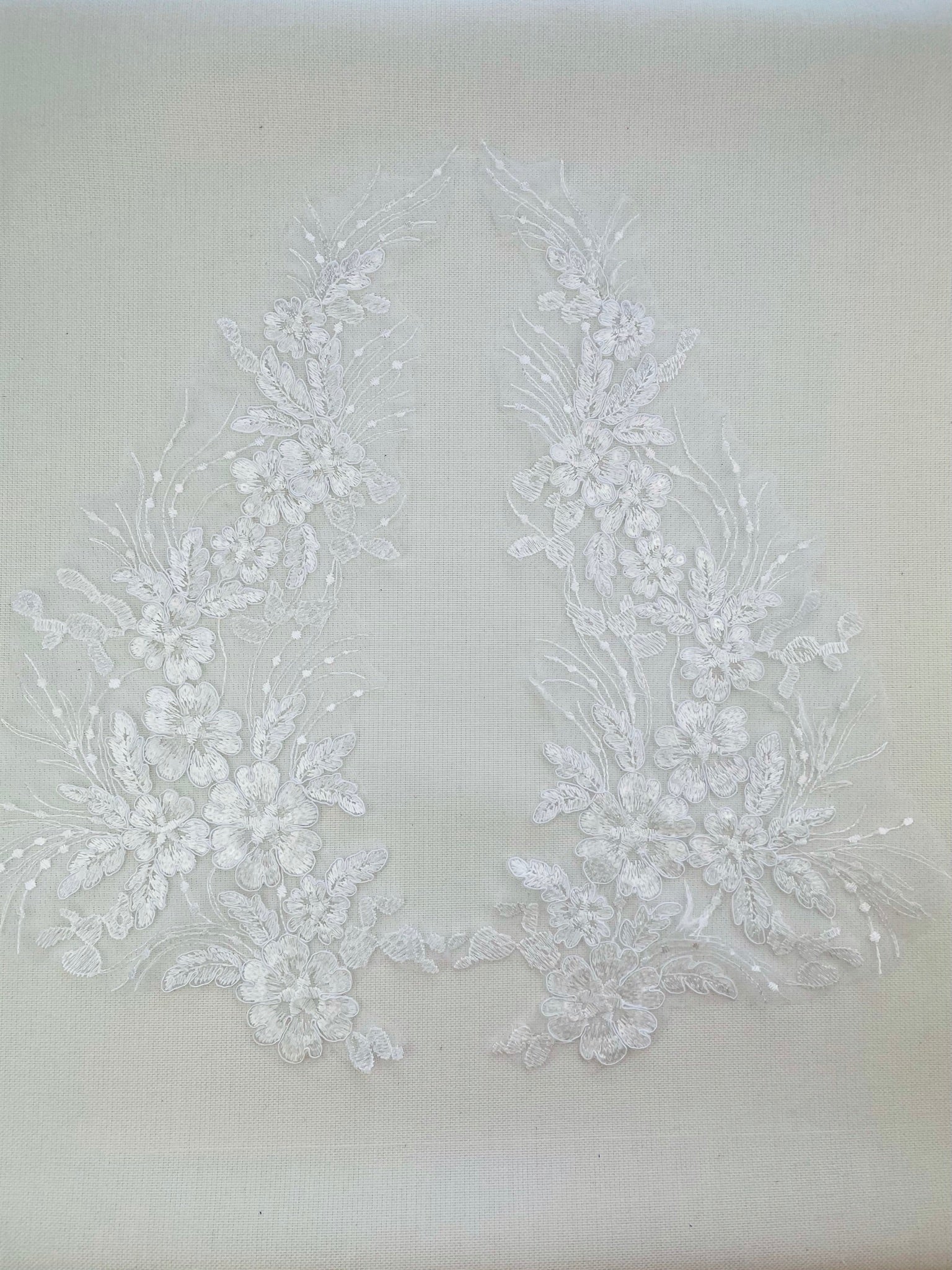 LA - 2110 - White lace Pair - Aleemahs
