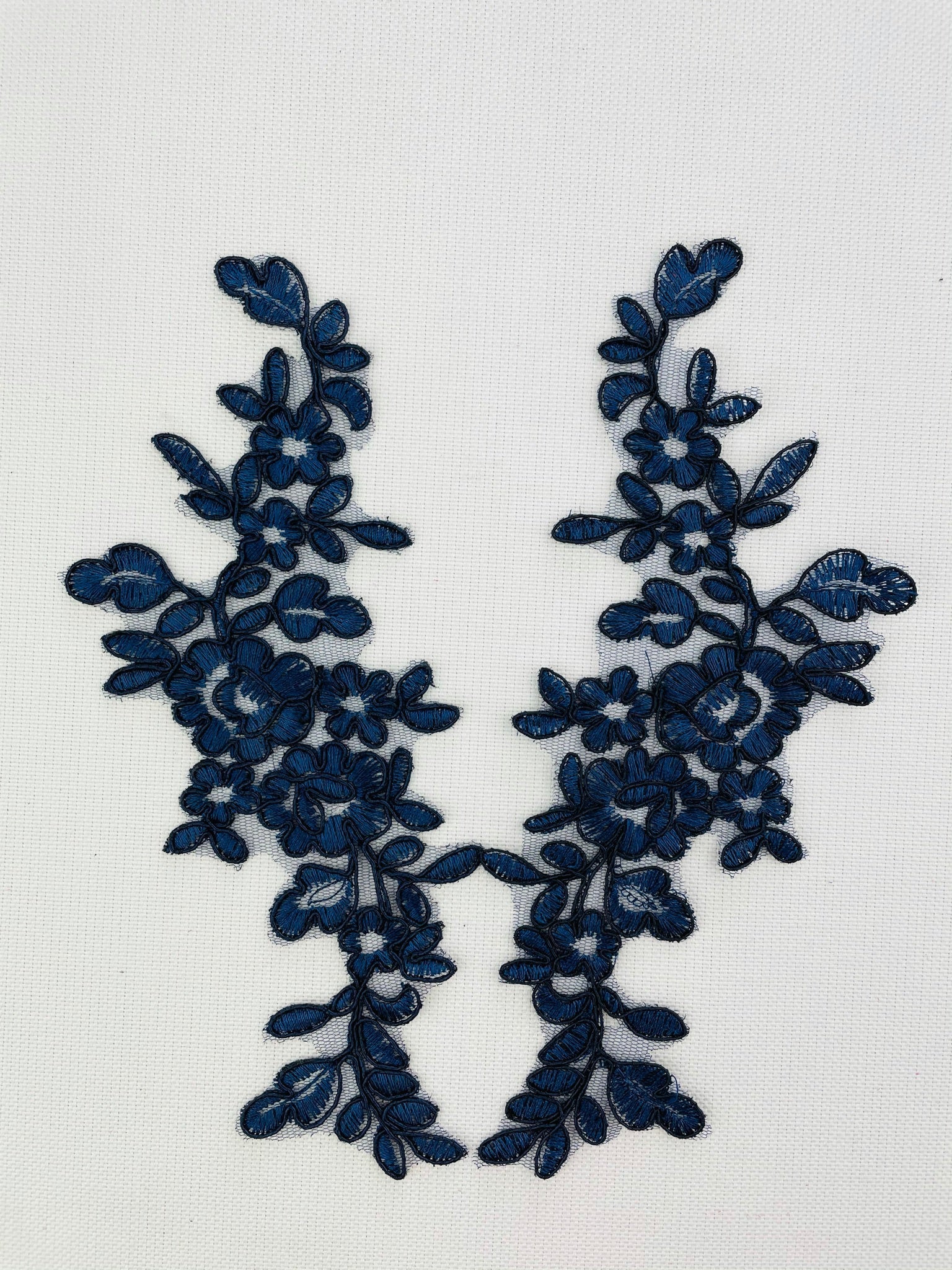 LA - 241 - Navy lace pair - Aleemahs