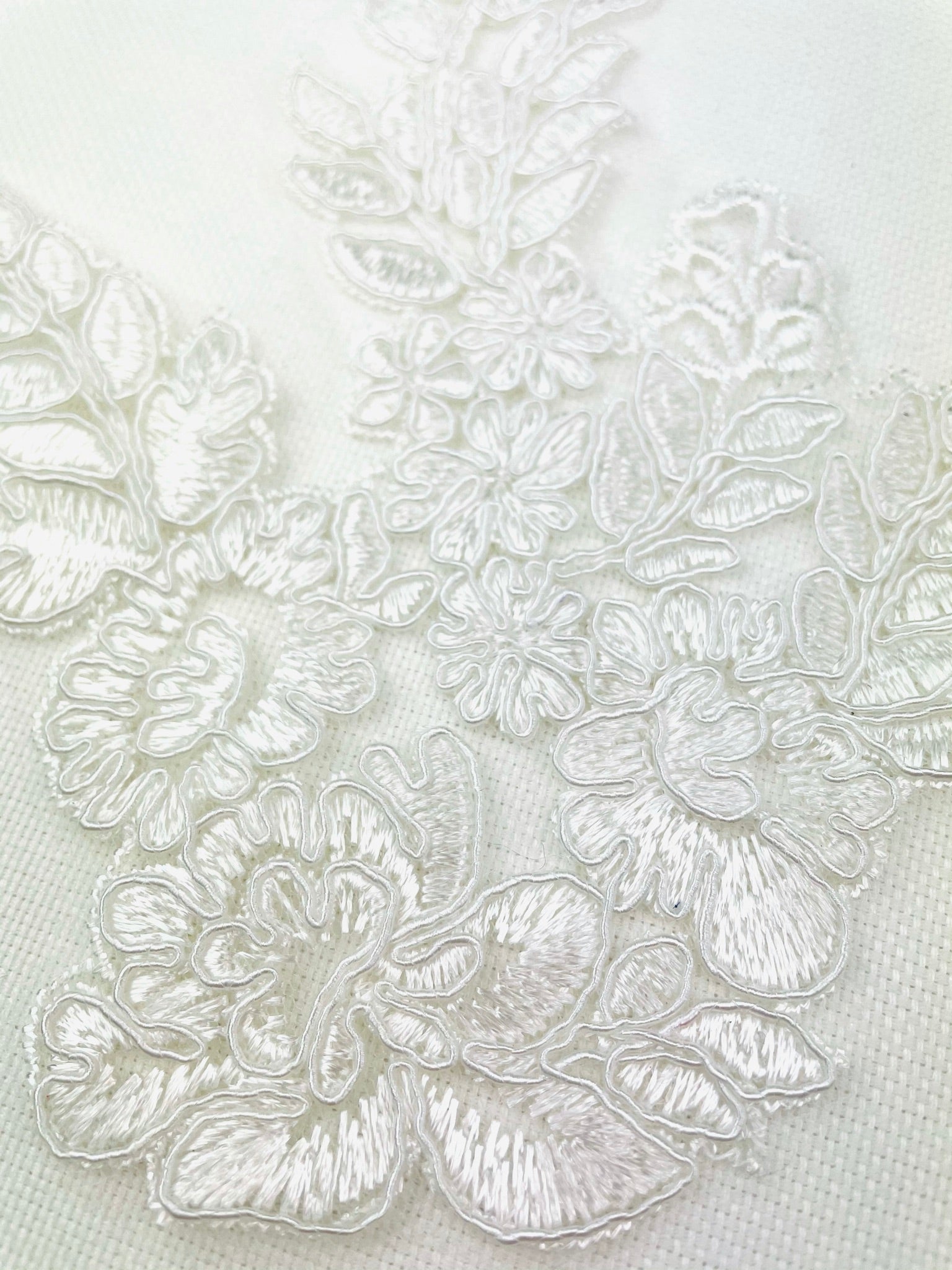 LA - 404: Lace Applique Off White - Aleemahs