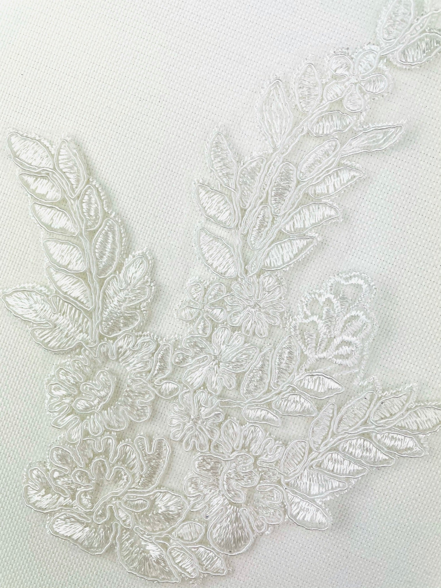 LA - 404: Lace Applique Off White - Aleemahs