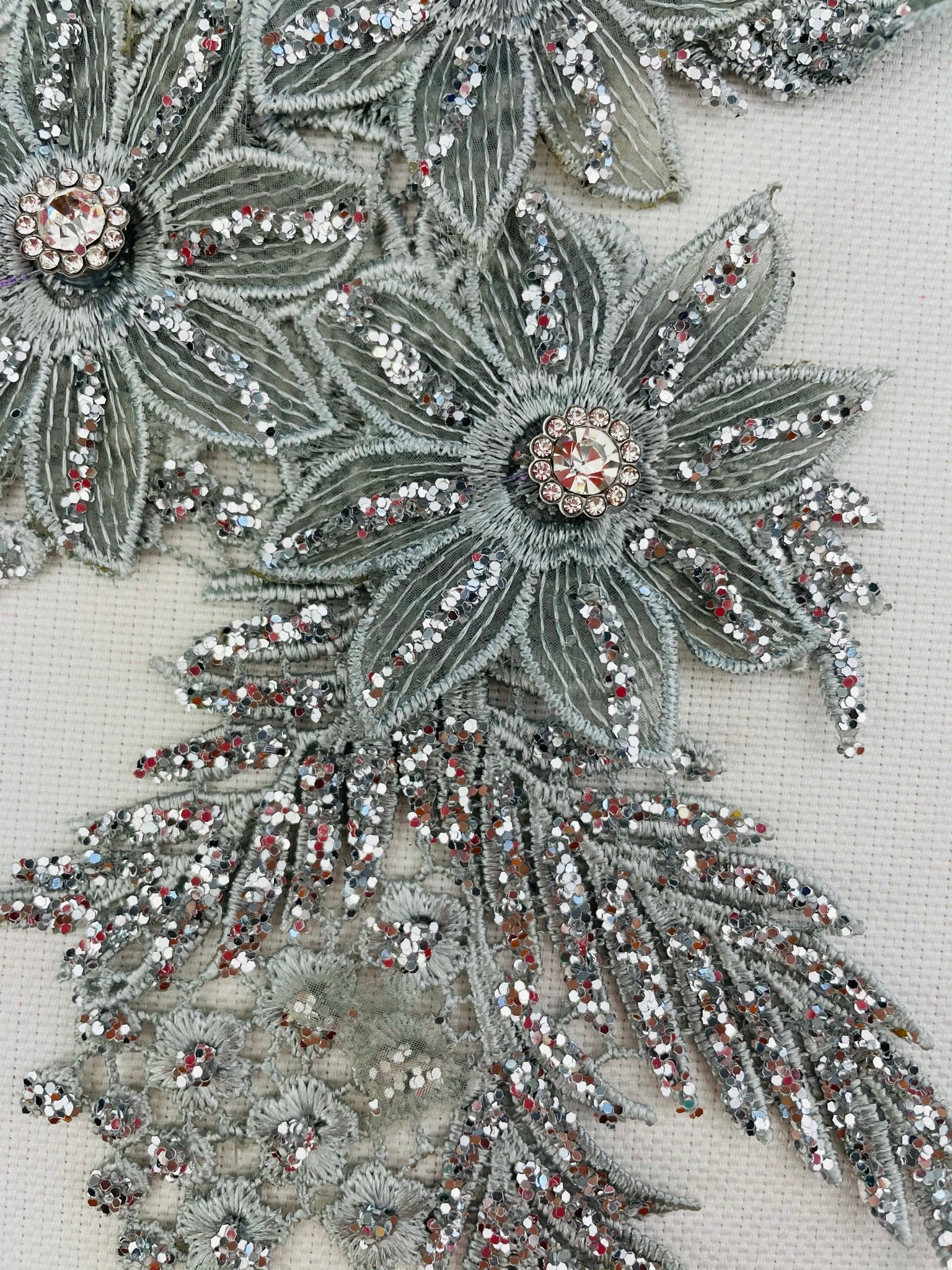 LA - 620 - Silver with Rhinestones & Silver Glitter - Aleemahs