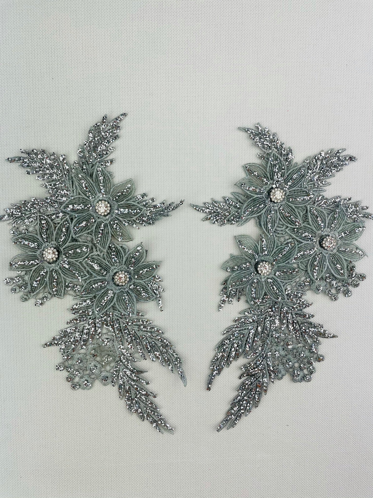 LA - 620 - Silver with Rhinestones & Silver Glitter - Aleemahs