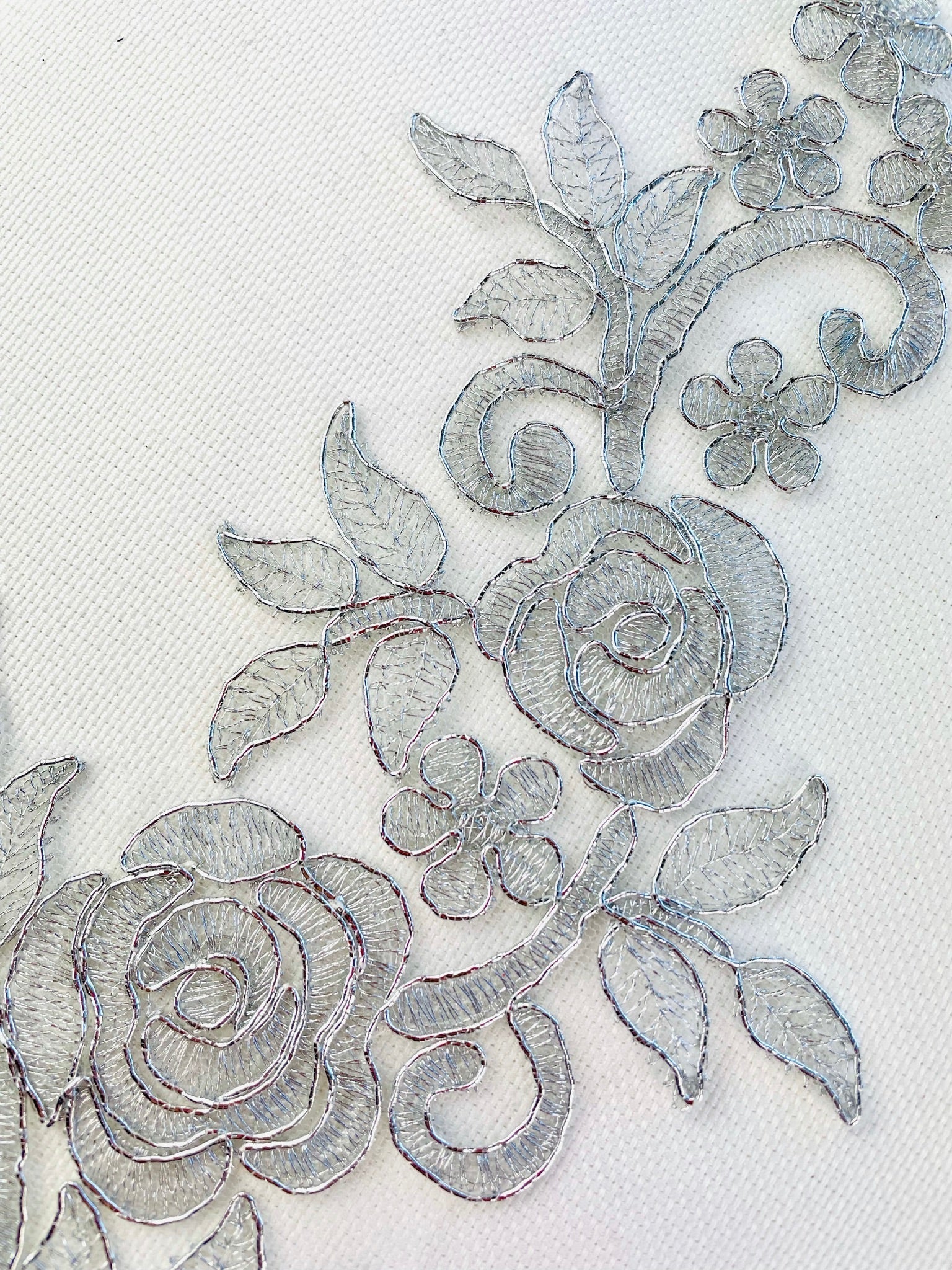 LA - 621 Metallic Lace Pair - Aleemahs