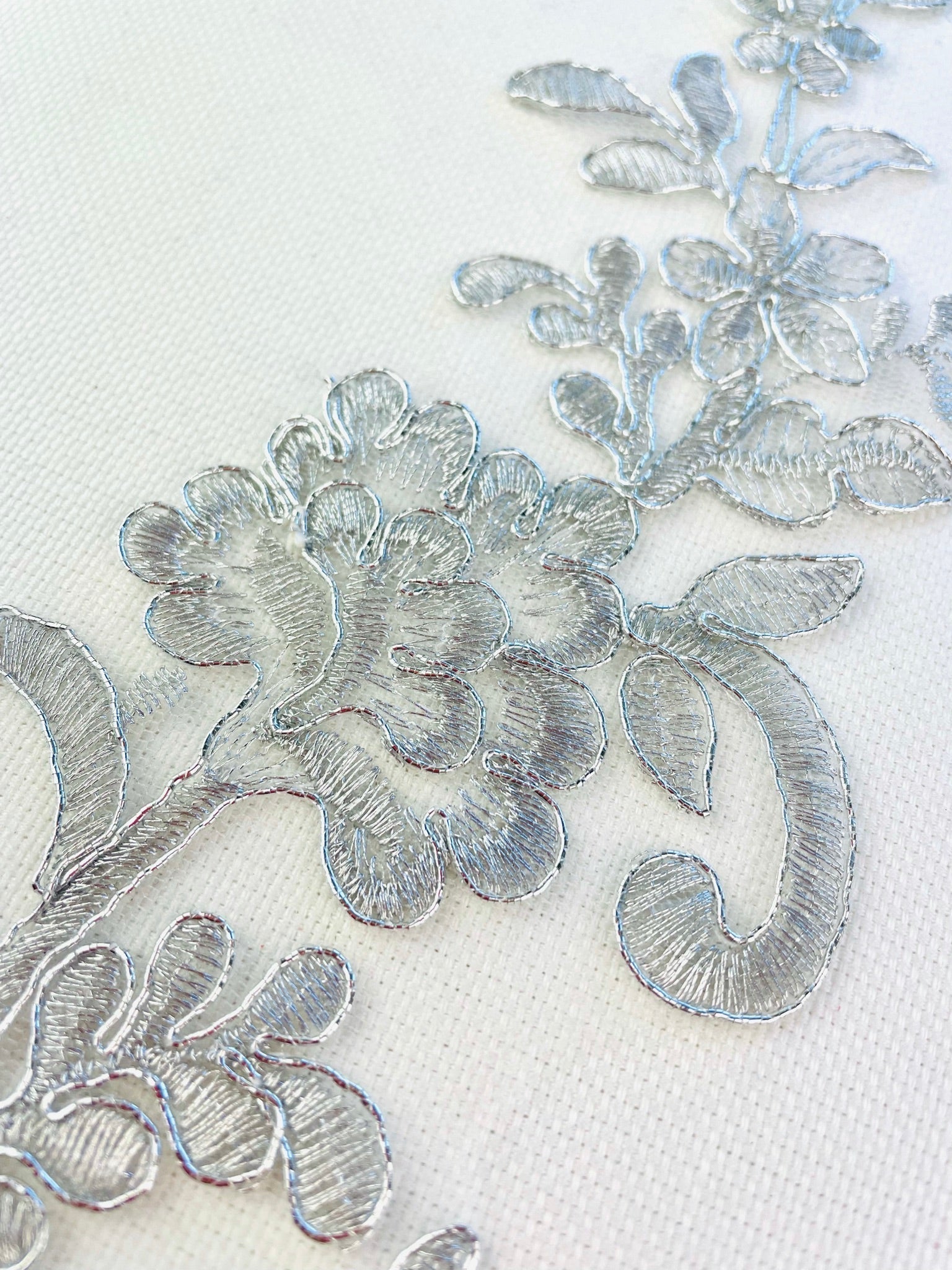 LA - 622 Metallic Lace Pair - Aleemahs