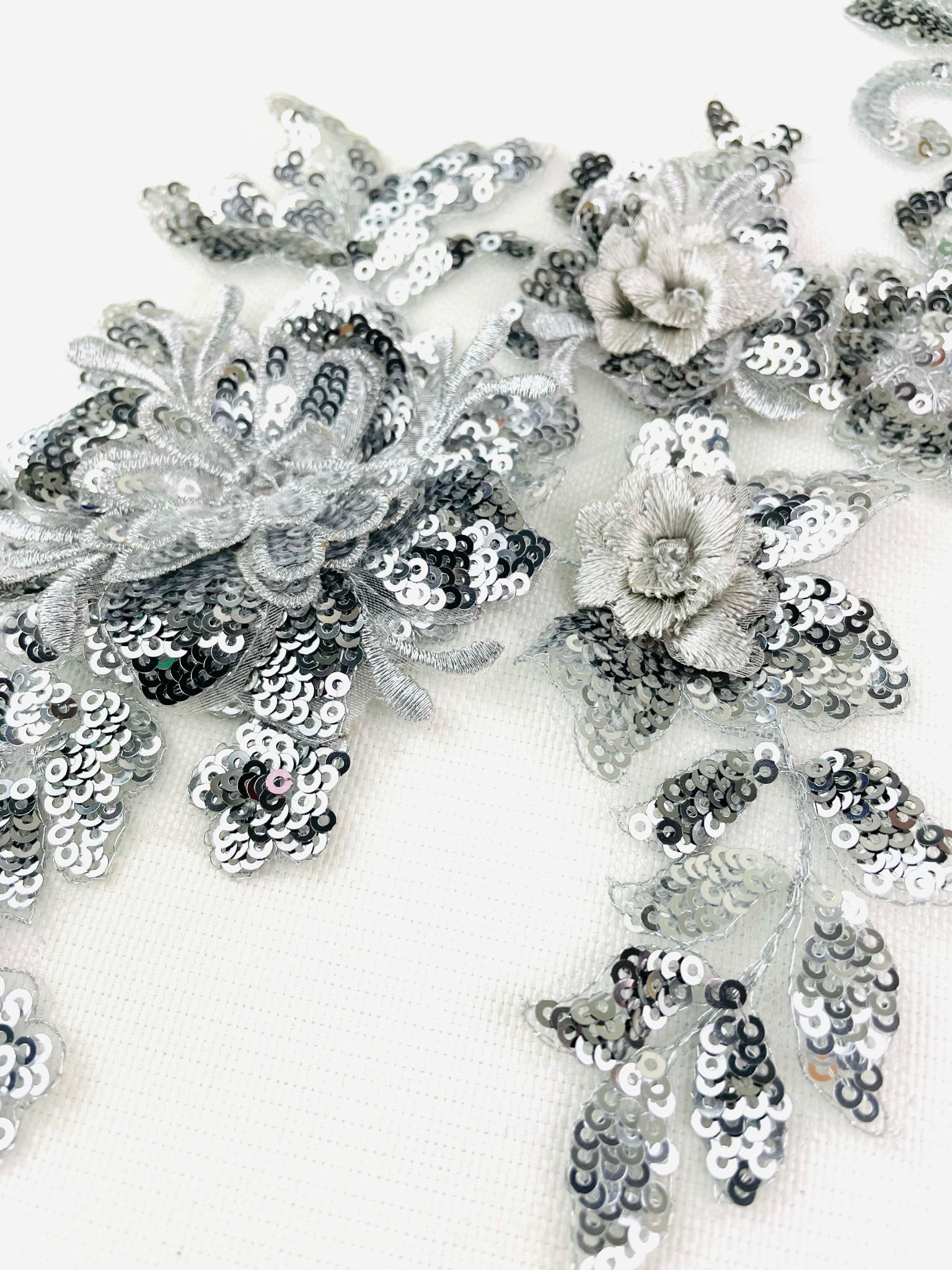 LA - 872: Lace applique Silver - Aleemahs