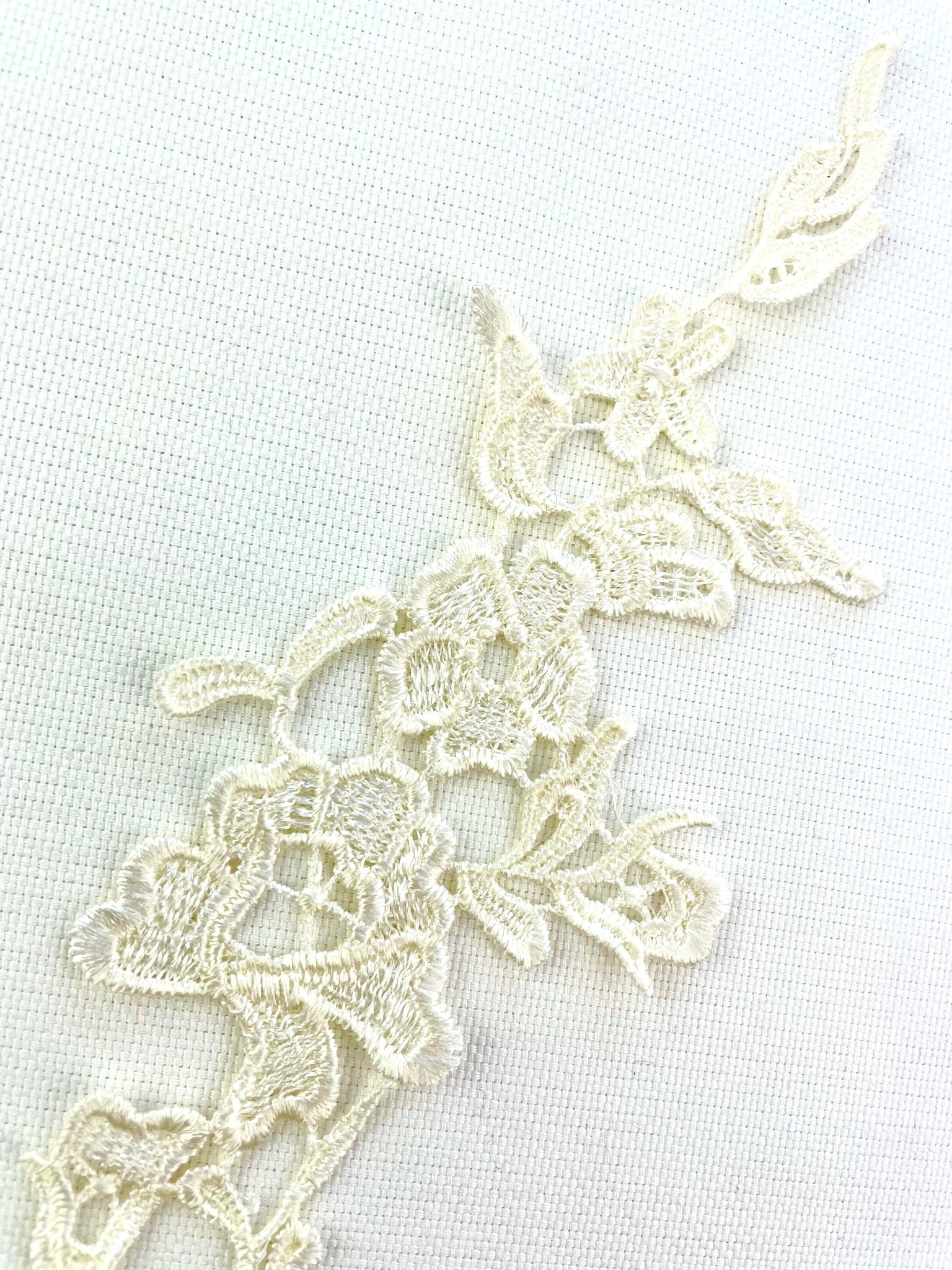 LA - 875: Lace applique Dark Ivory - Aleemahs