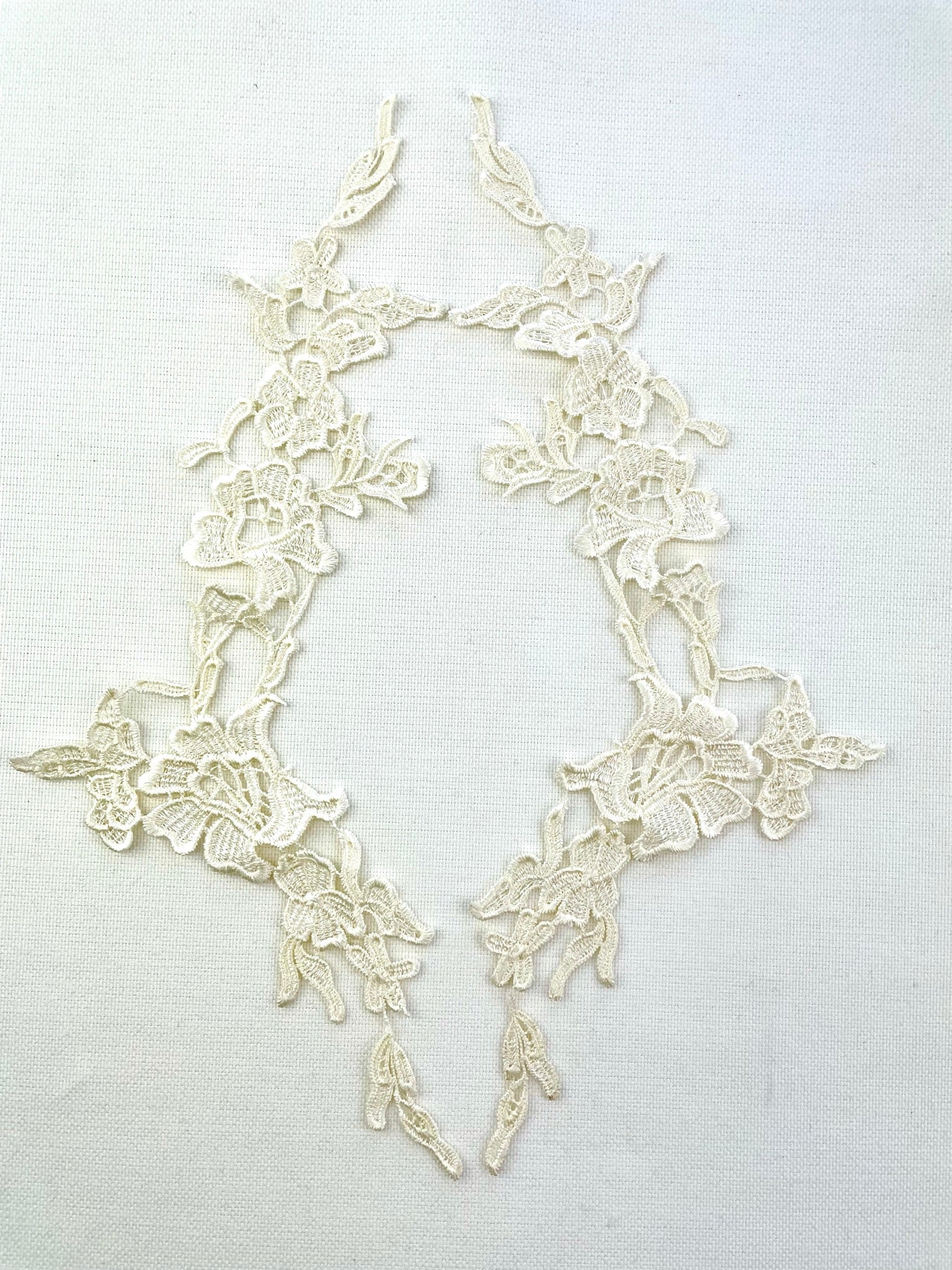 LA - 875: Lace applique Dark Ivory - Aleemahs