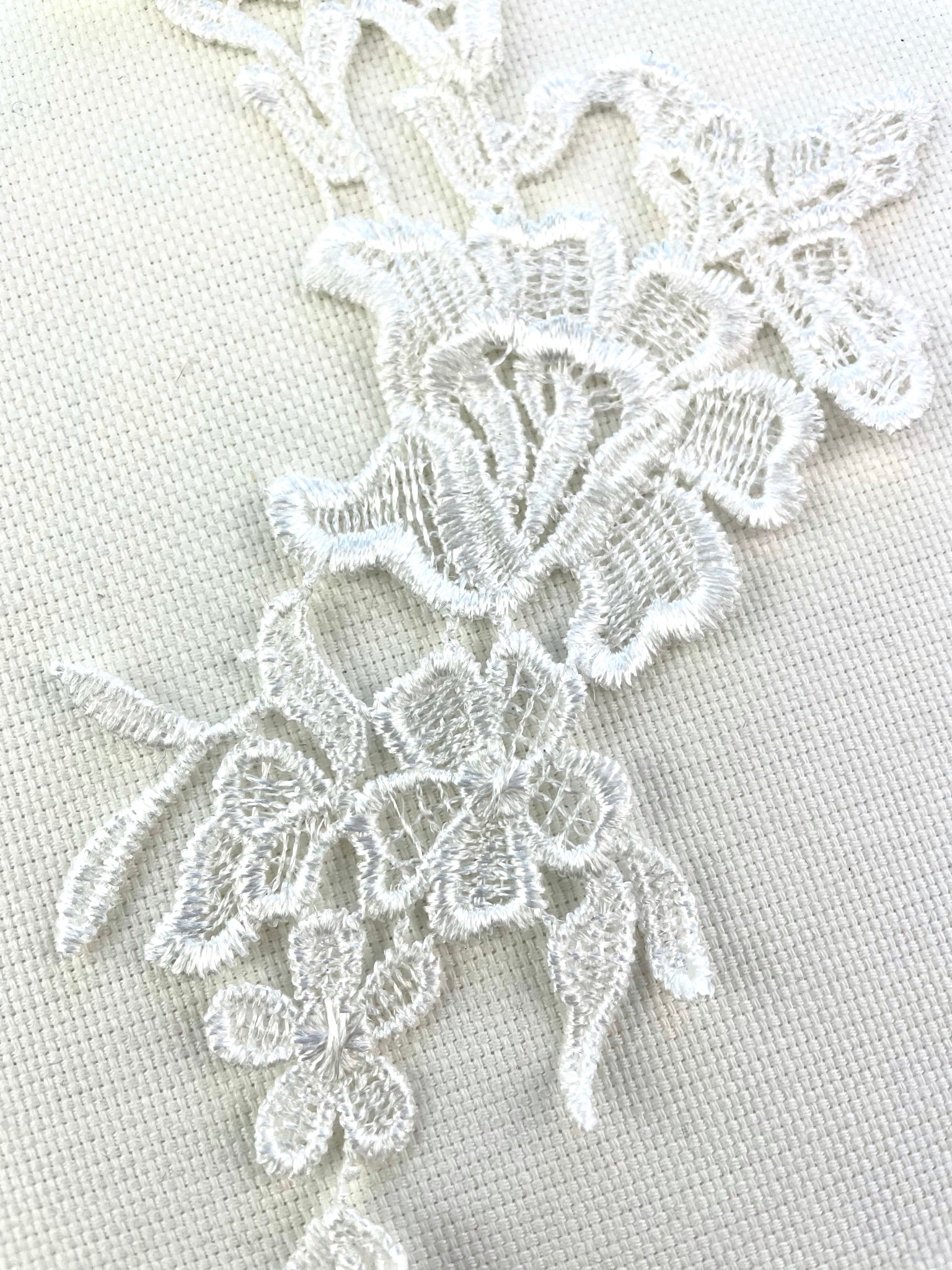 LA - 875: Lace applique Off White - Aleemahs