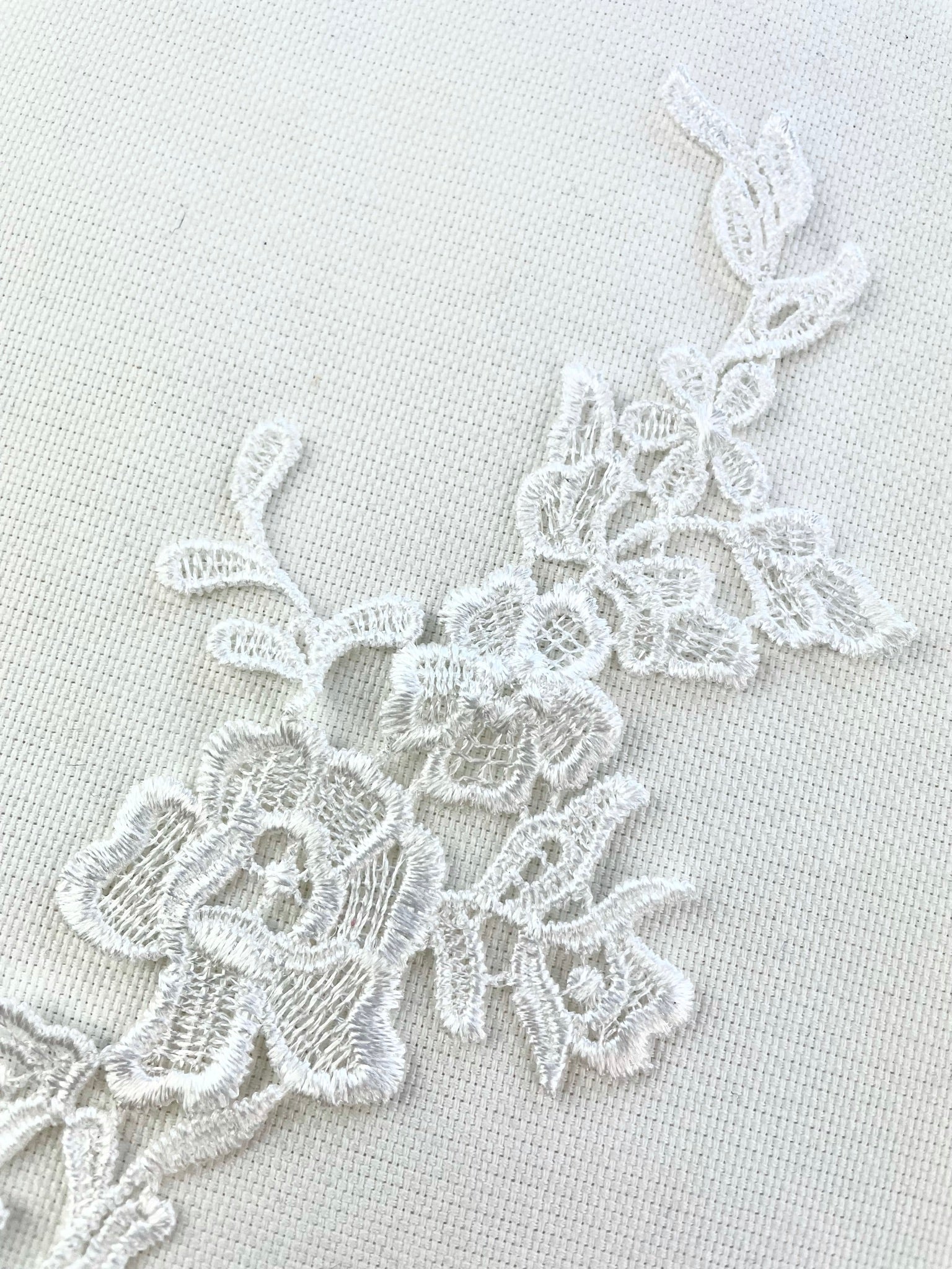 LA - 875: Lace applique Off White - Aleemahs