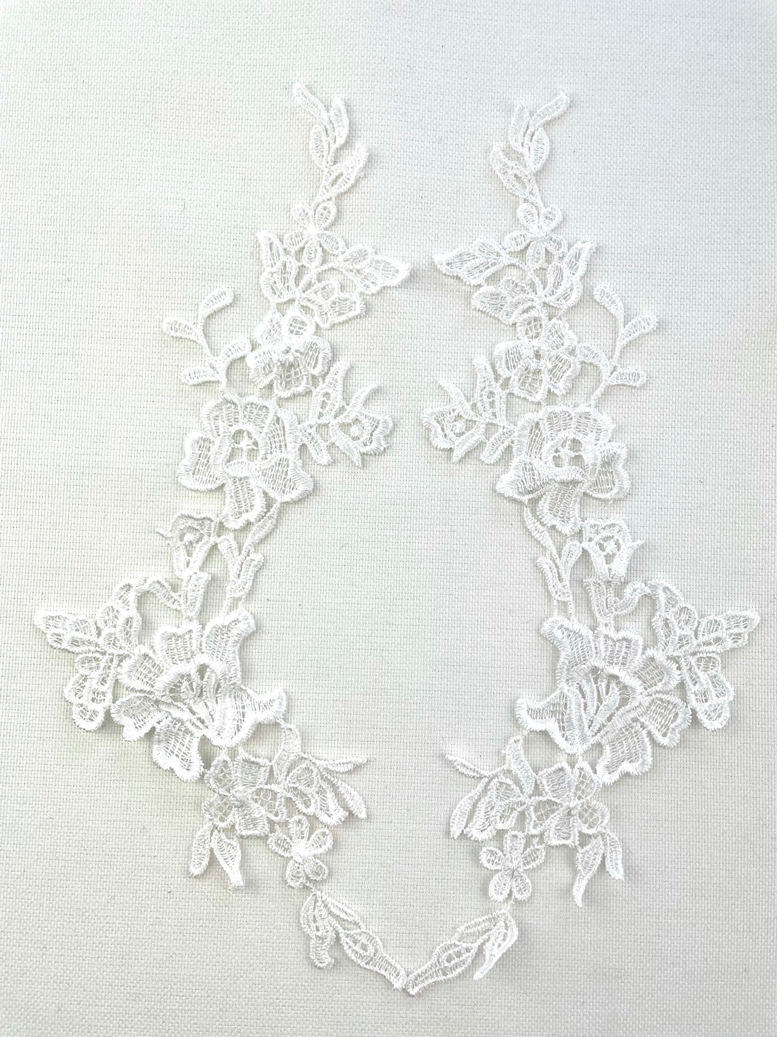 LA - 875: Lace applique Off White - Aleemahs