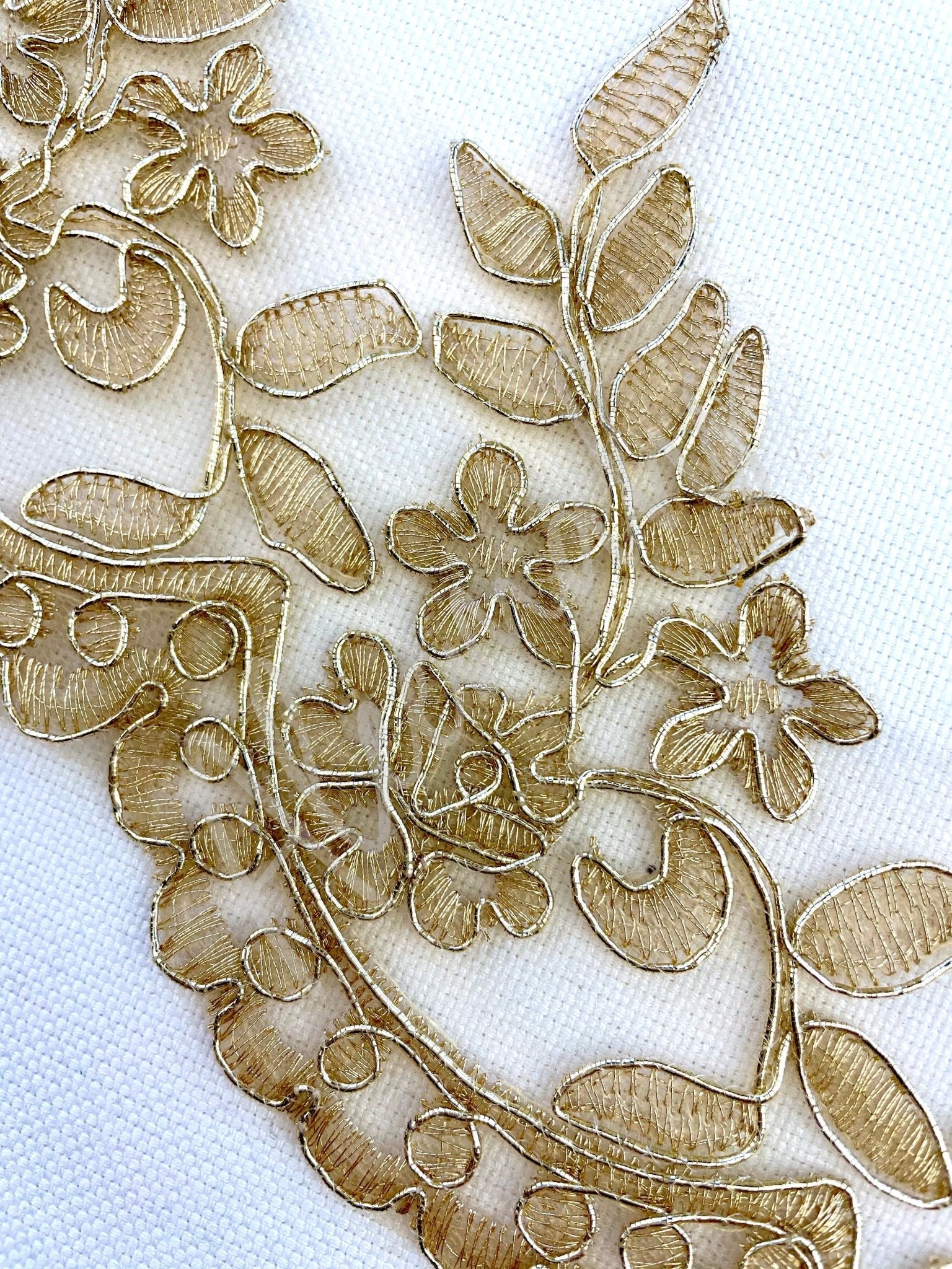 LT - 031: Gold lace trim - Aleemahs